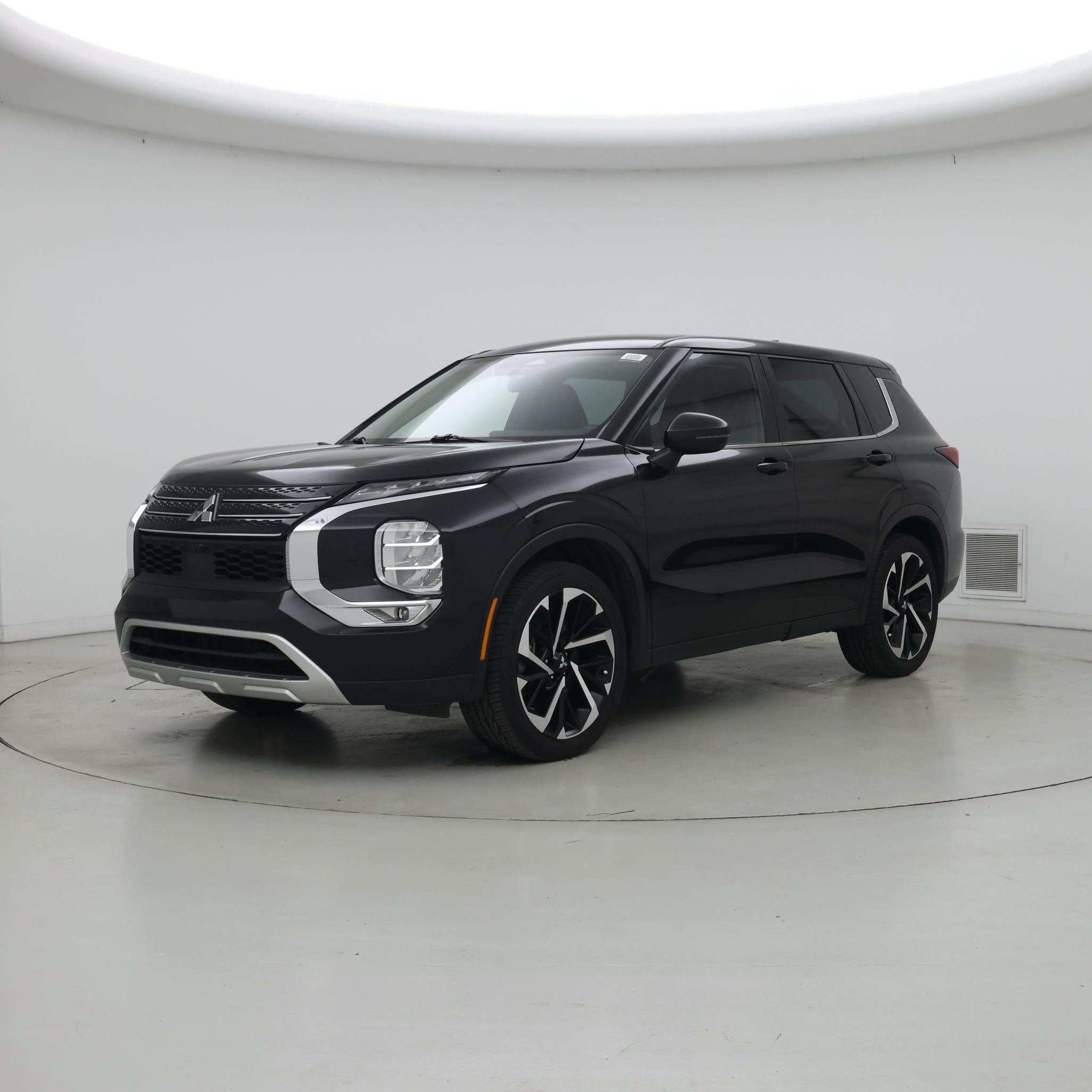 Thumbnail: 2023 Mitsubishi Outlander - 4