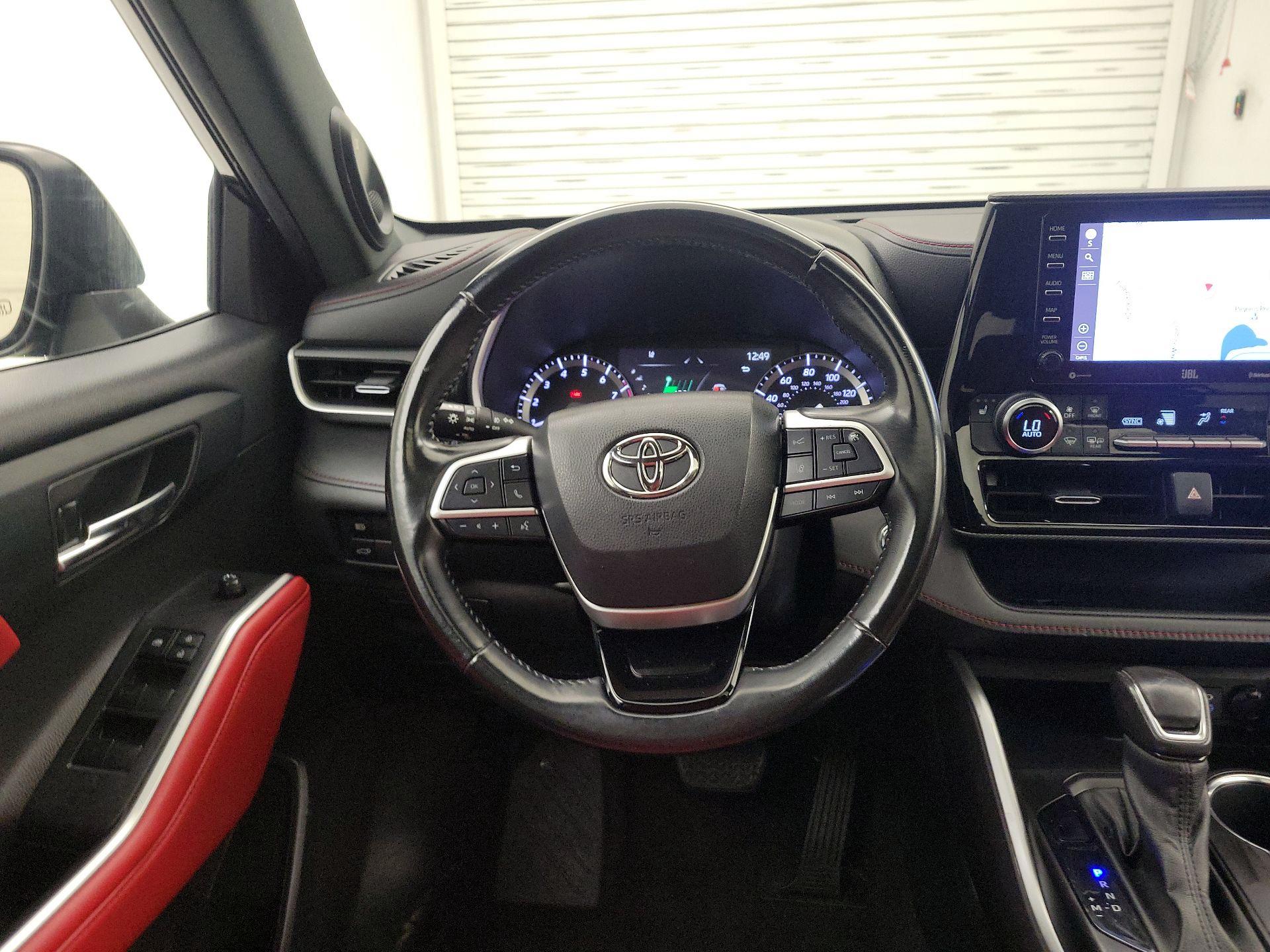 Thumbnail: 2022 Toyota Highlander - 10