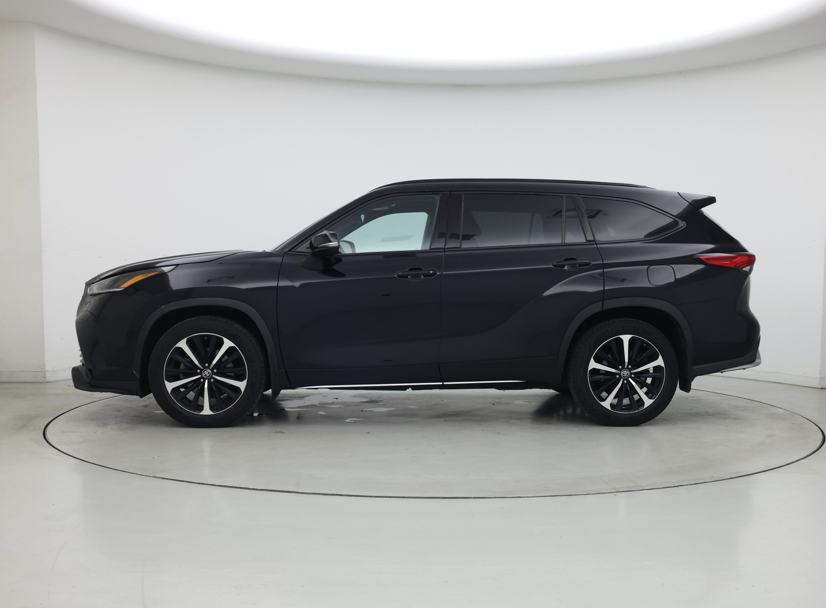 Thumbnail: 2022 Toyota Highlander - 3