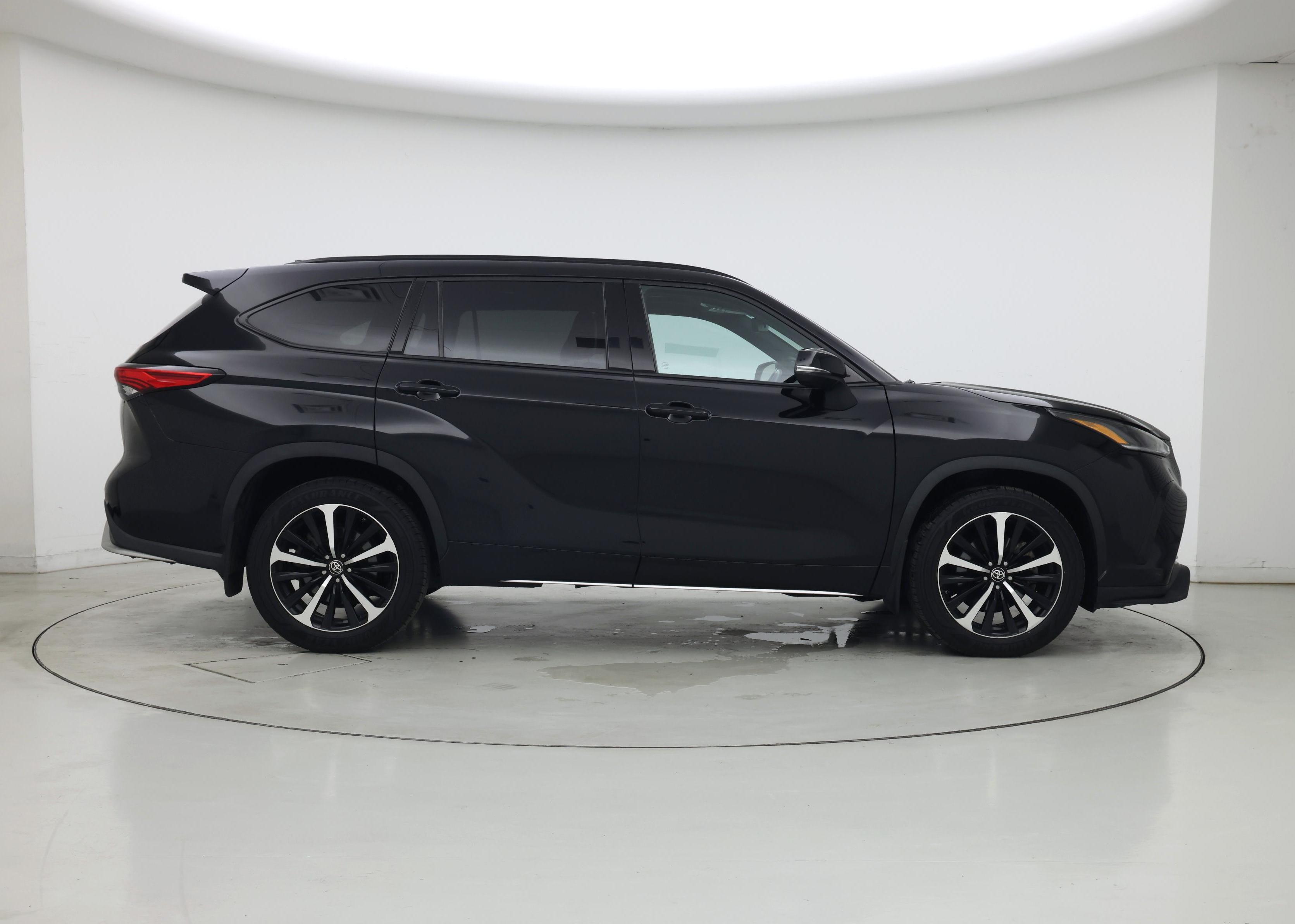 Thumbnail: 2022 Toyota Highlander - 7