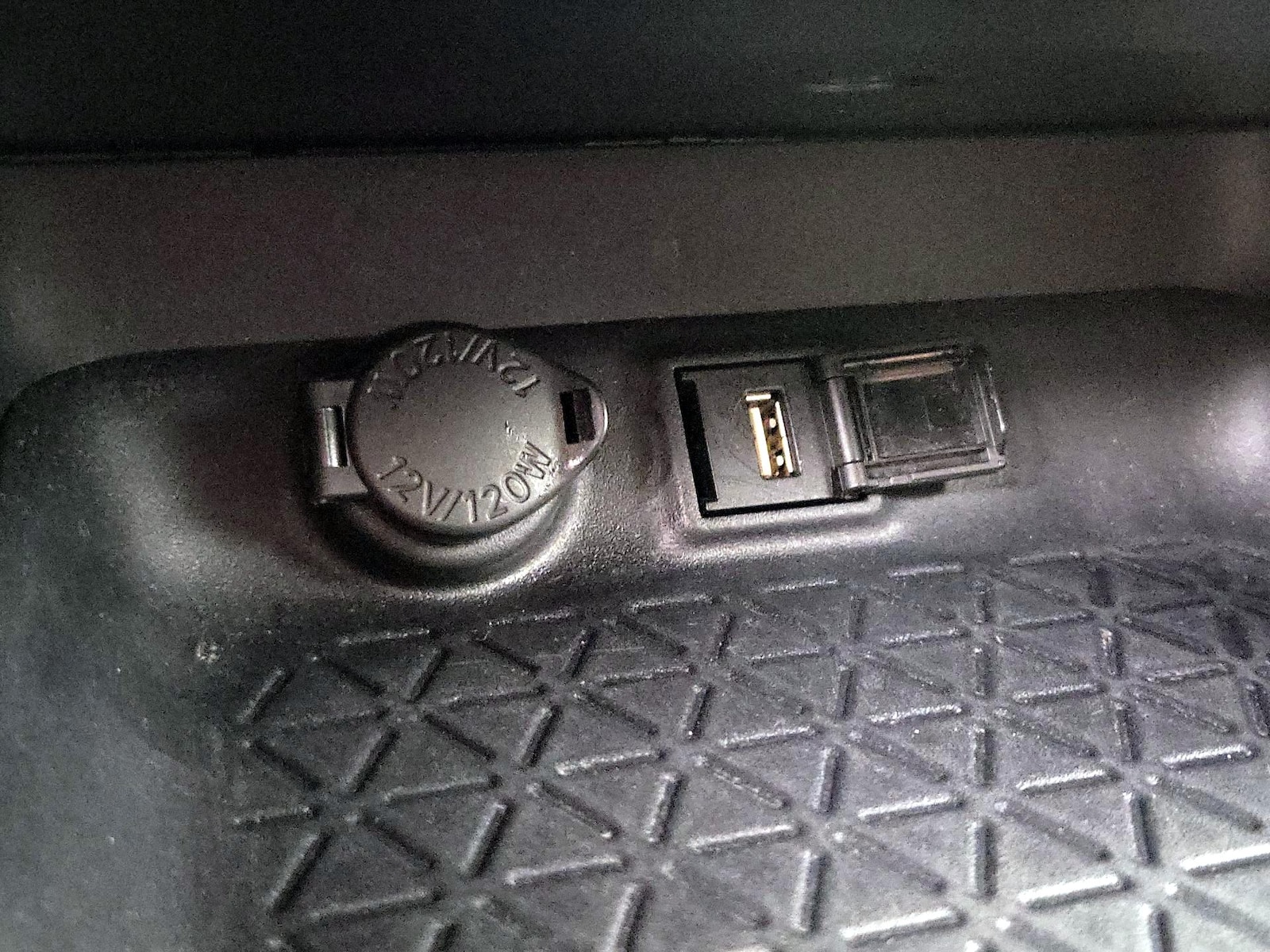2022 Toyota RAV4 SE - Photo 19