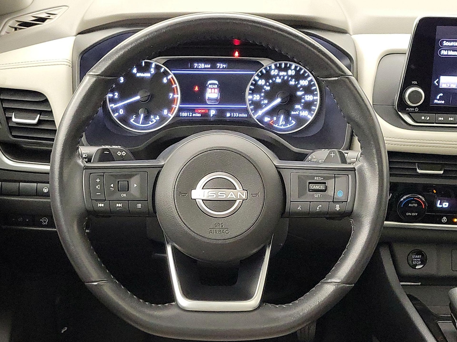2024 Nissan Rogue SV - Photo 11