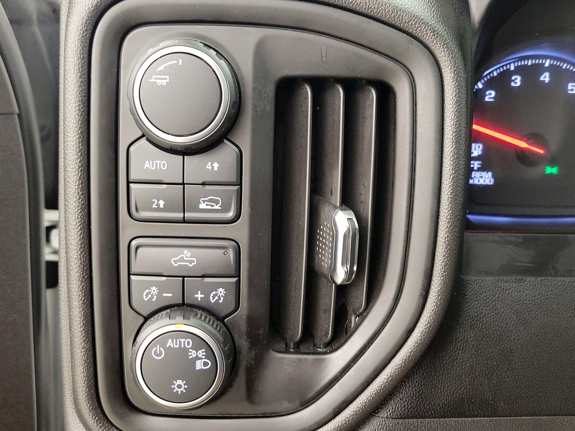 Thumbnail: 2020 Chevrolet Silverado 1500 - 13