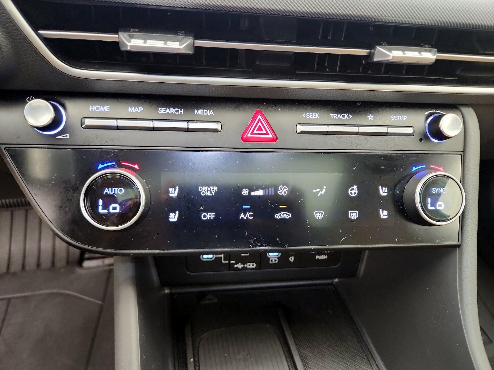 2025 Hyundai Sonata Hybrid Limited - Photo 18