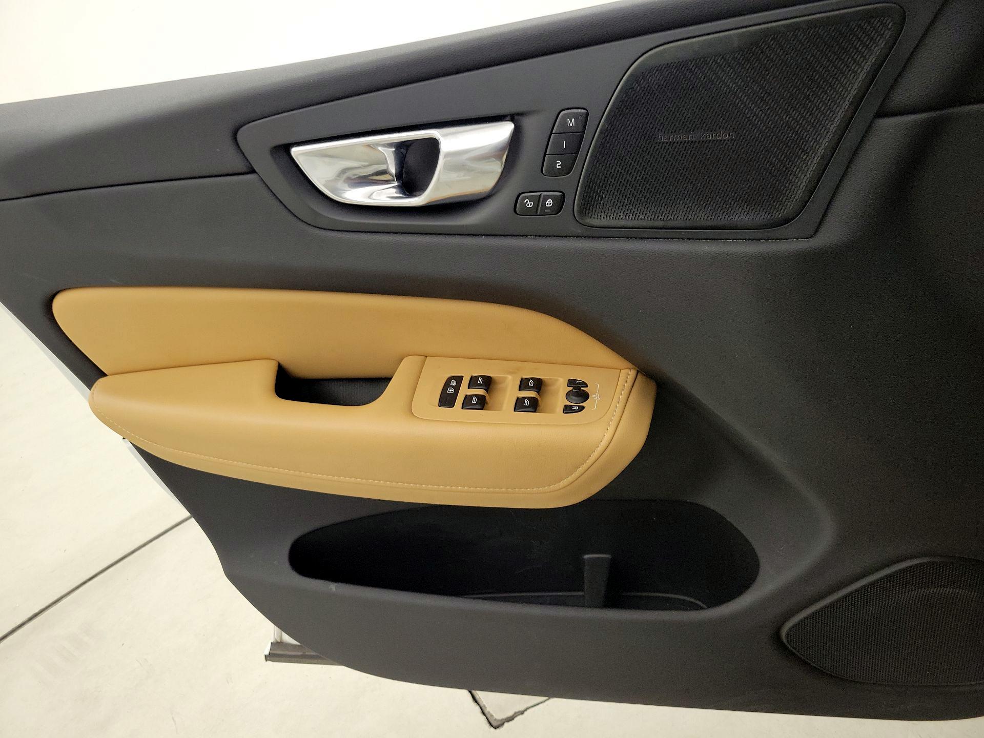 Thumbnail: 2021 Volvo XC60 - 12