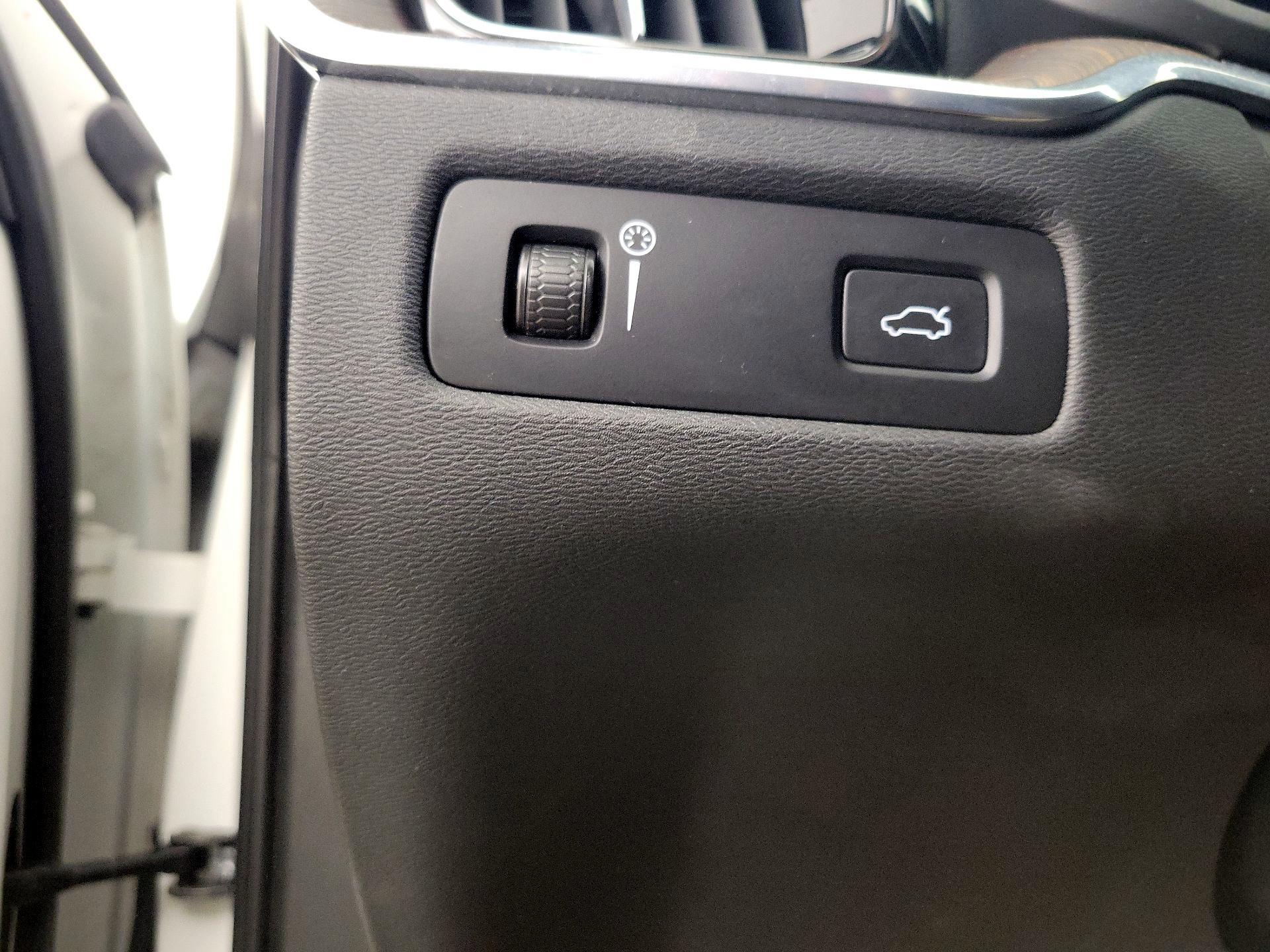 Thumbnail: 2021 Volvo XC60 - 13