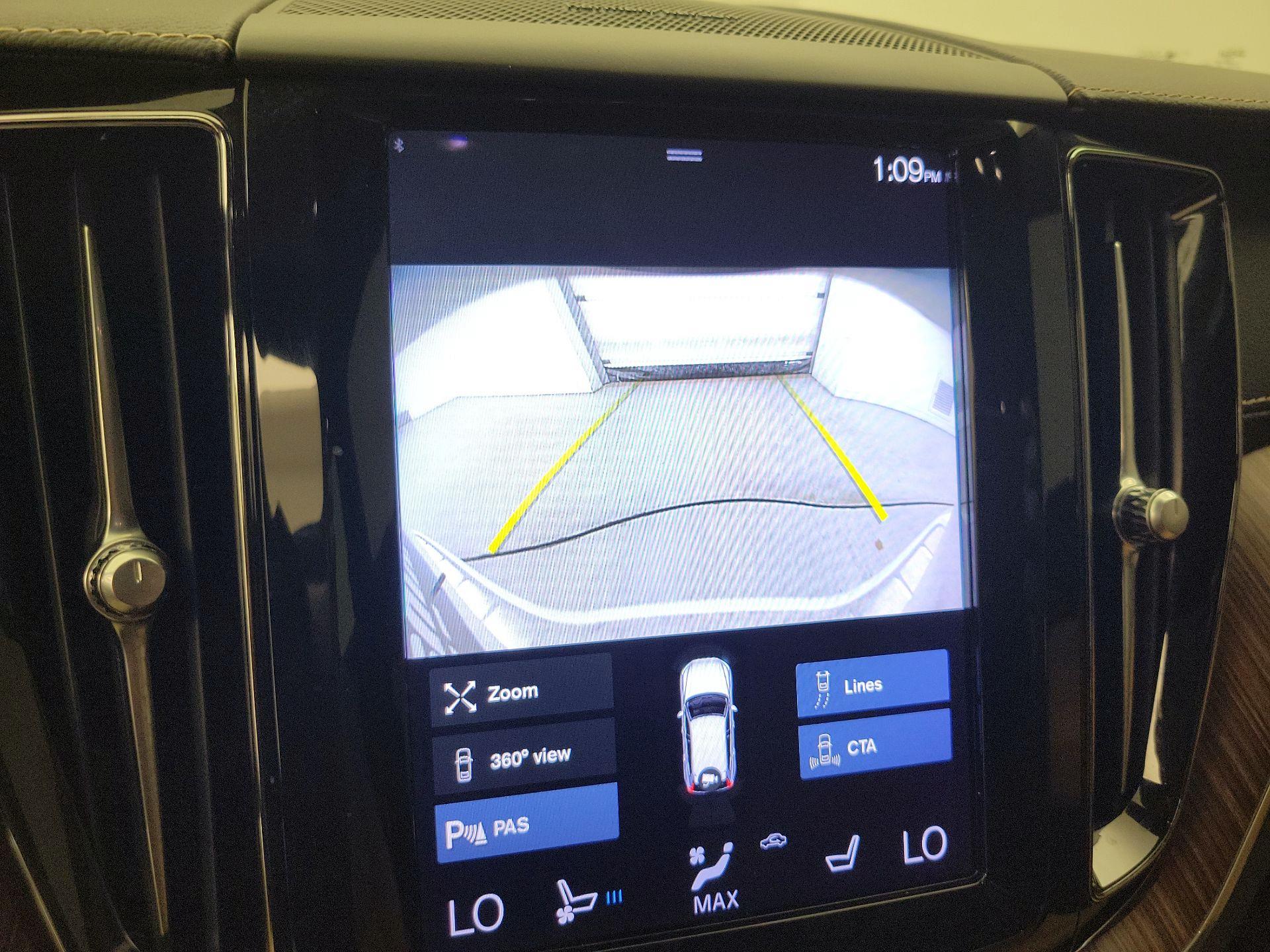 Thumbnail: 2021 Volvo XC60 - 15