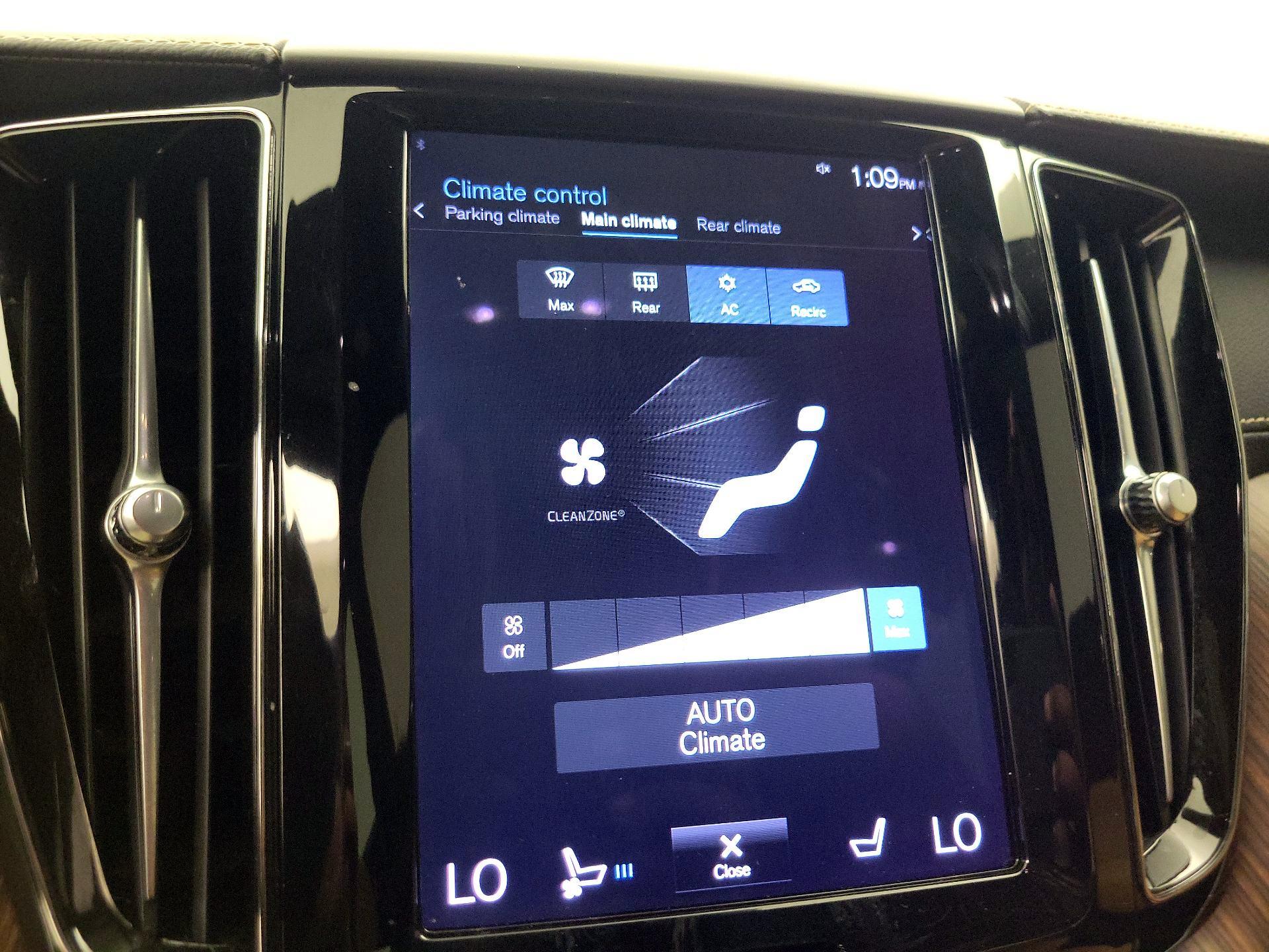 Thumbnail: 2021 Volvo XC60 - 17