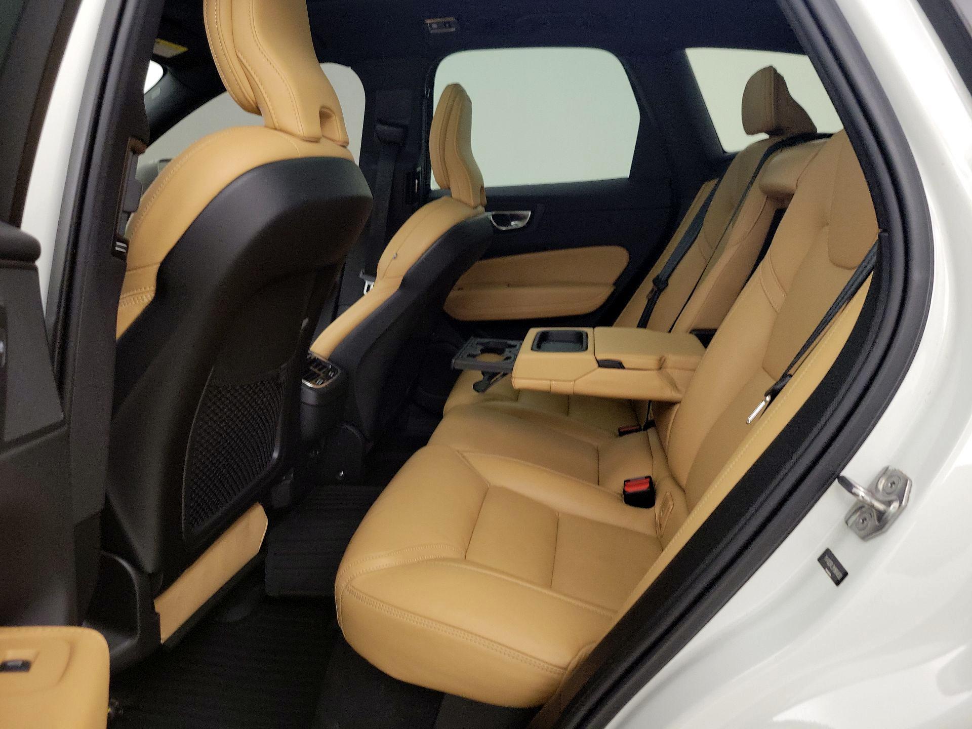 Thumbnail: 2021 Volvo XC60 - 20
