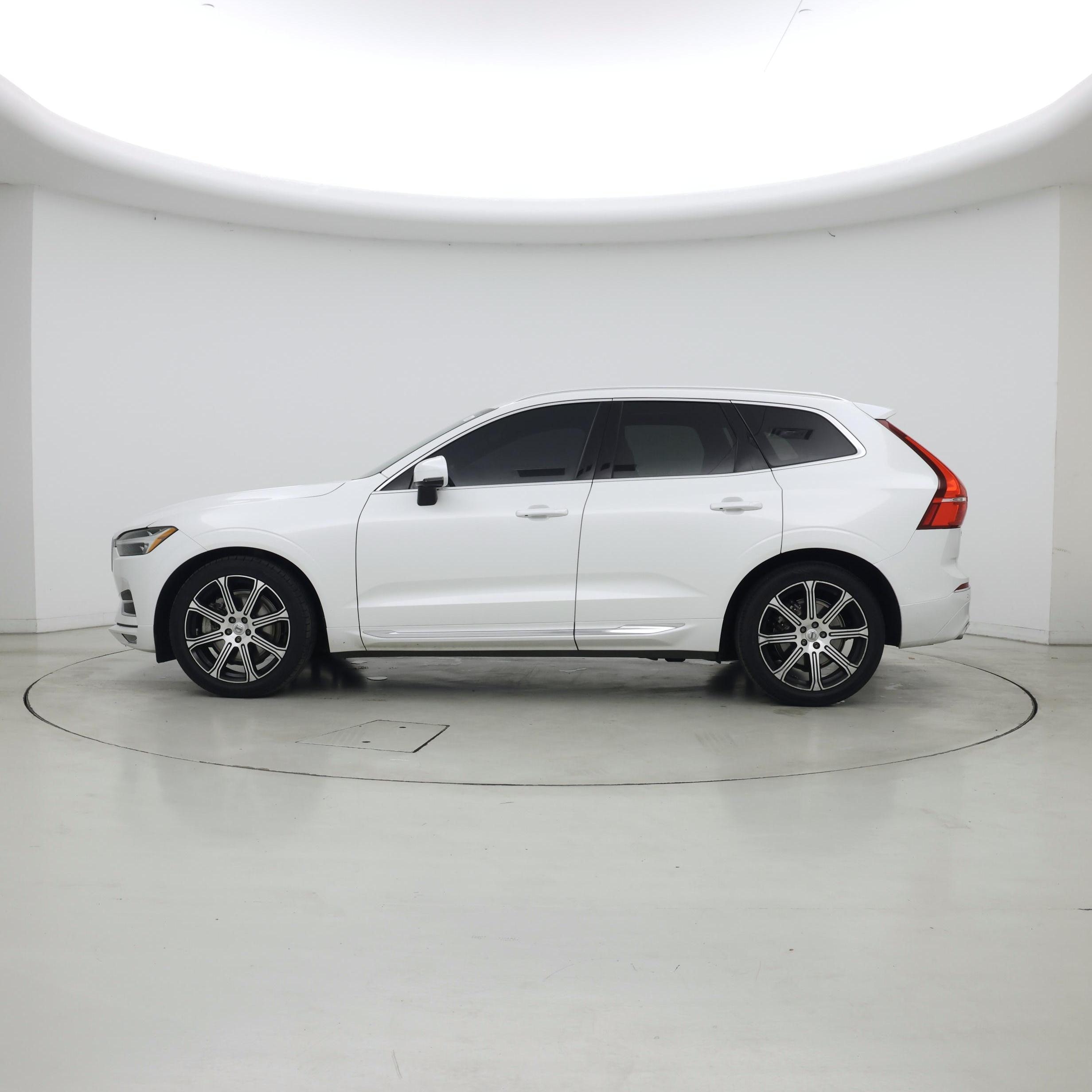 Thumbnail: 2021 Volvo XC60 - 3