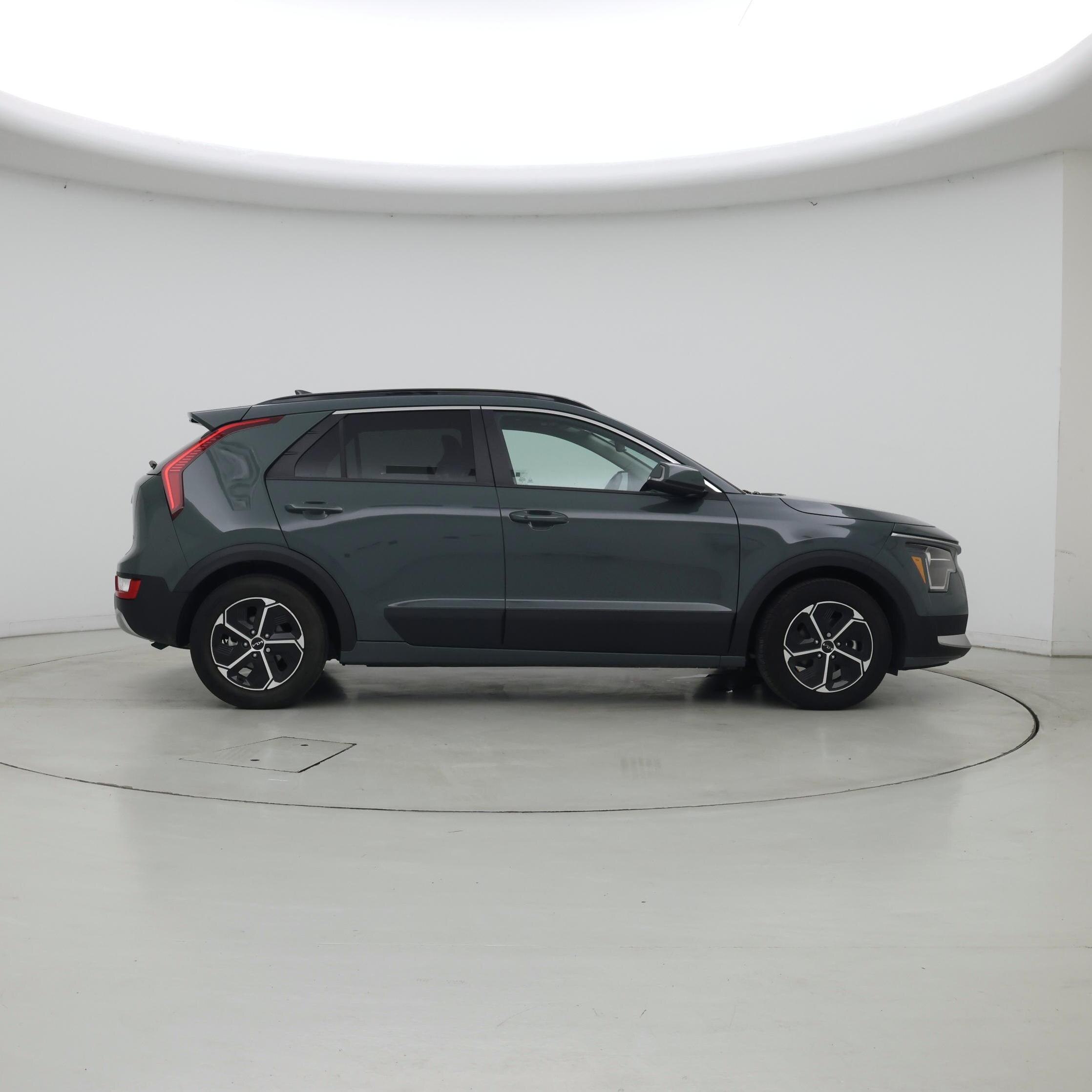 Thumbnail: 2023 Kia Niro - 7