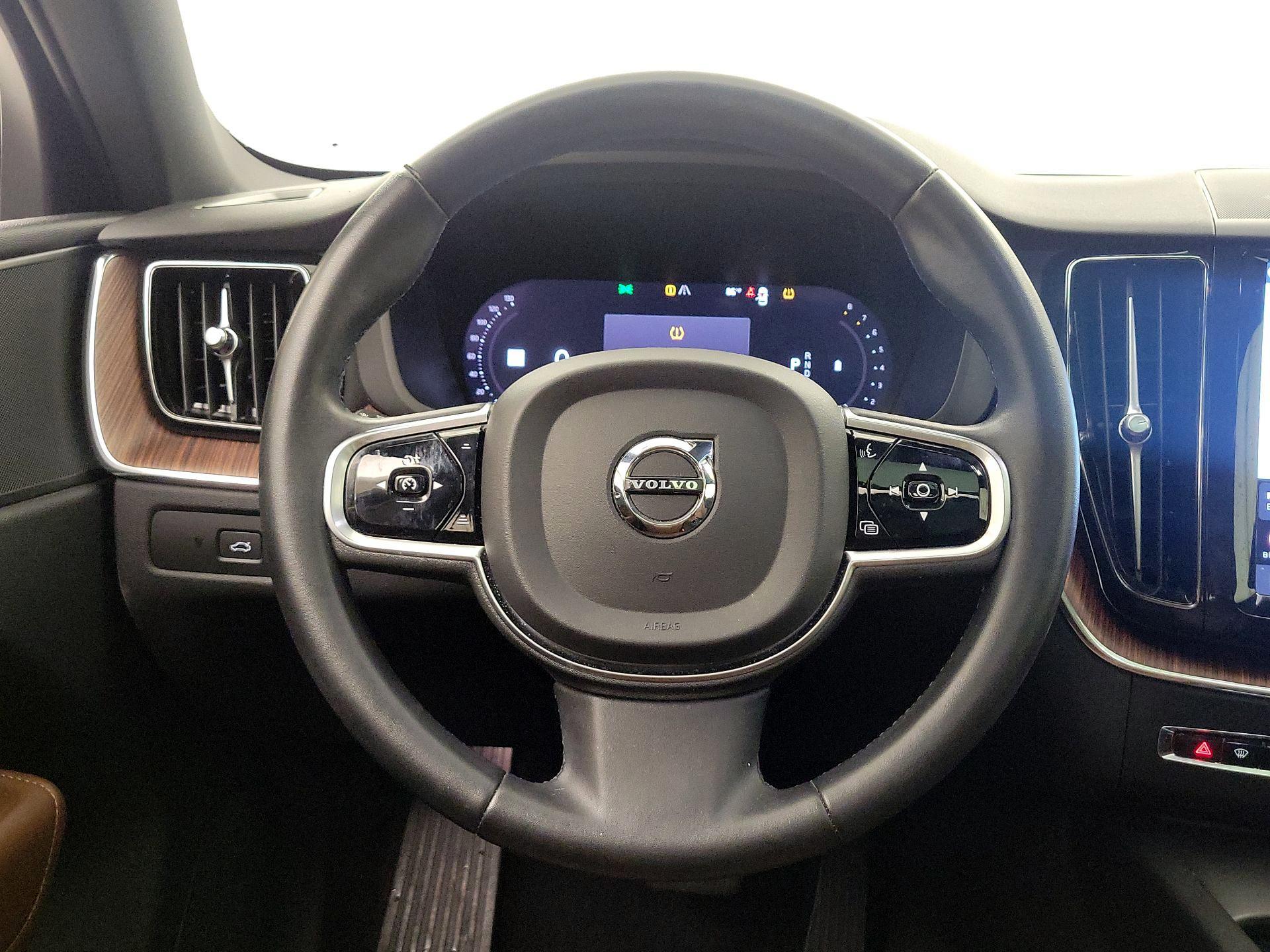 Thumbnail: 2023 Volvo XC60 - 10