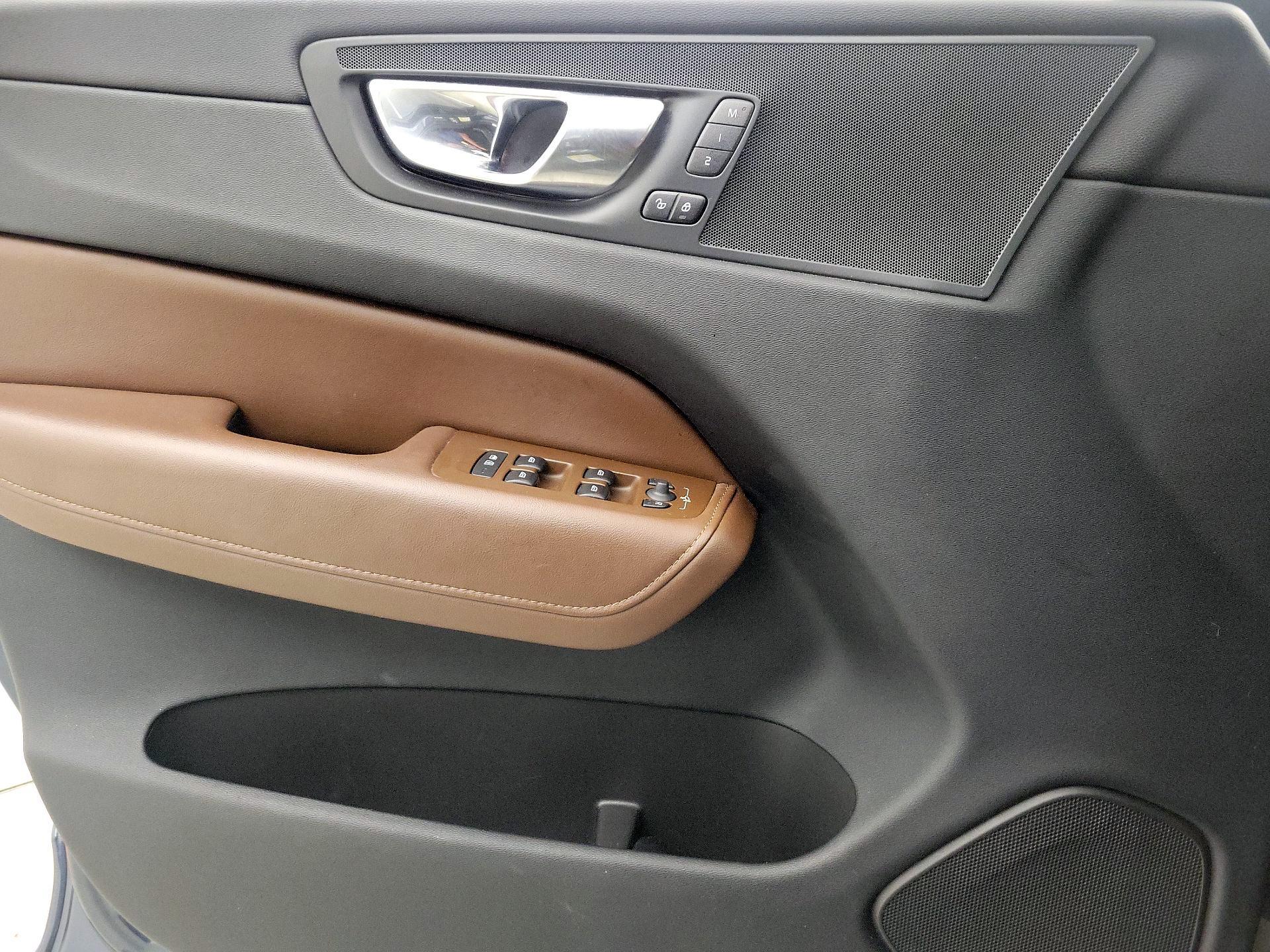 Thumbnail: 2023 Volvo XC60 - 12