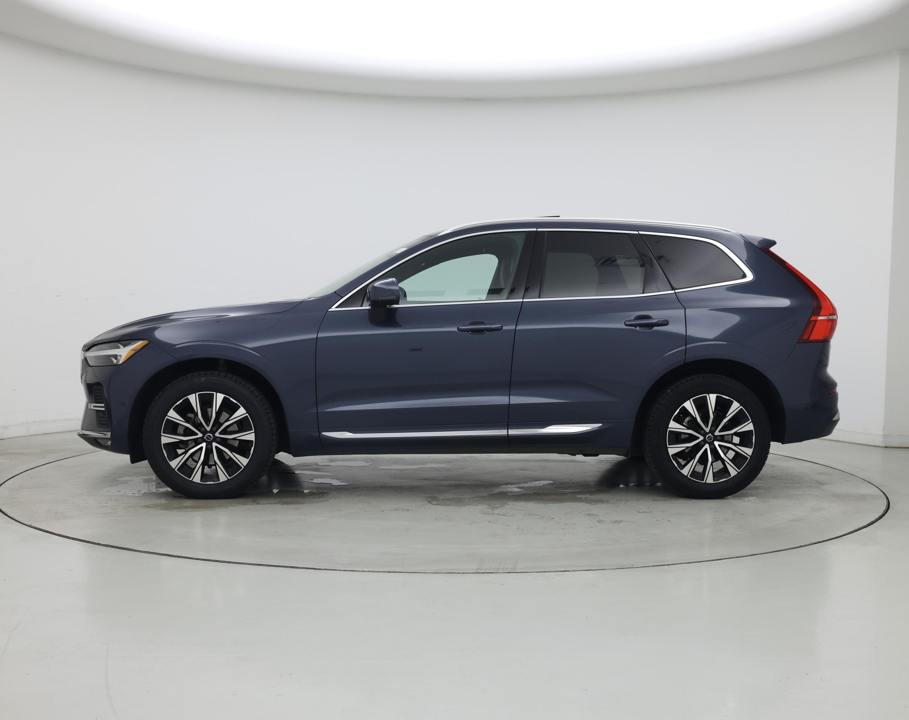 Thumbnail: 2023 Volvo XC60 - 3