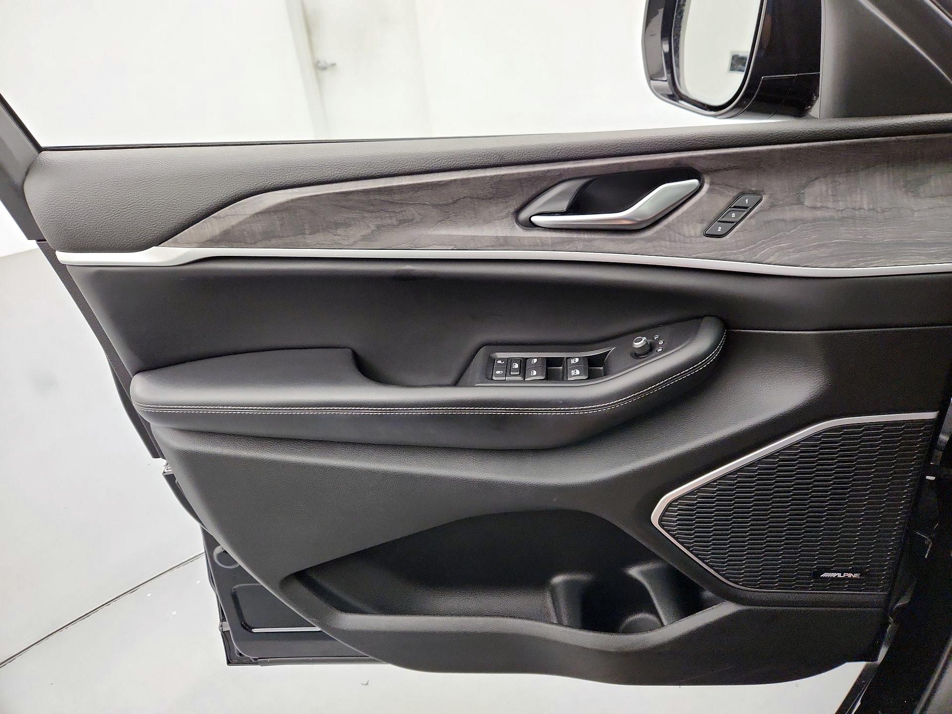 Thumbnail: 2022 Jeep Grand Cherokee - 12
