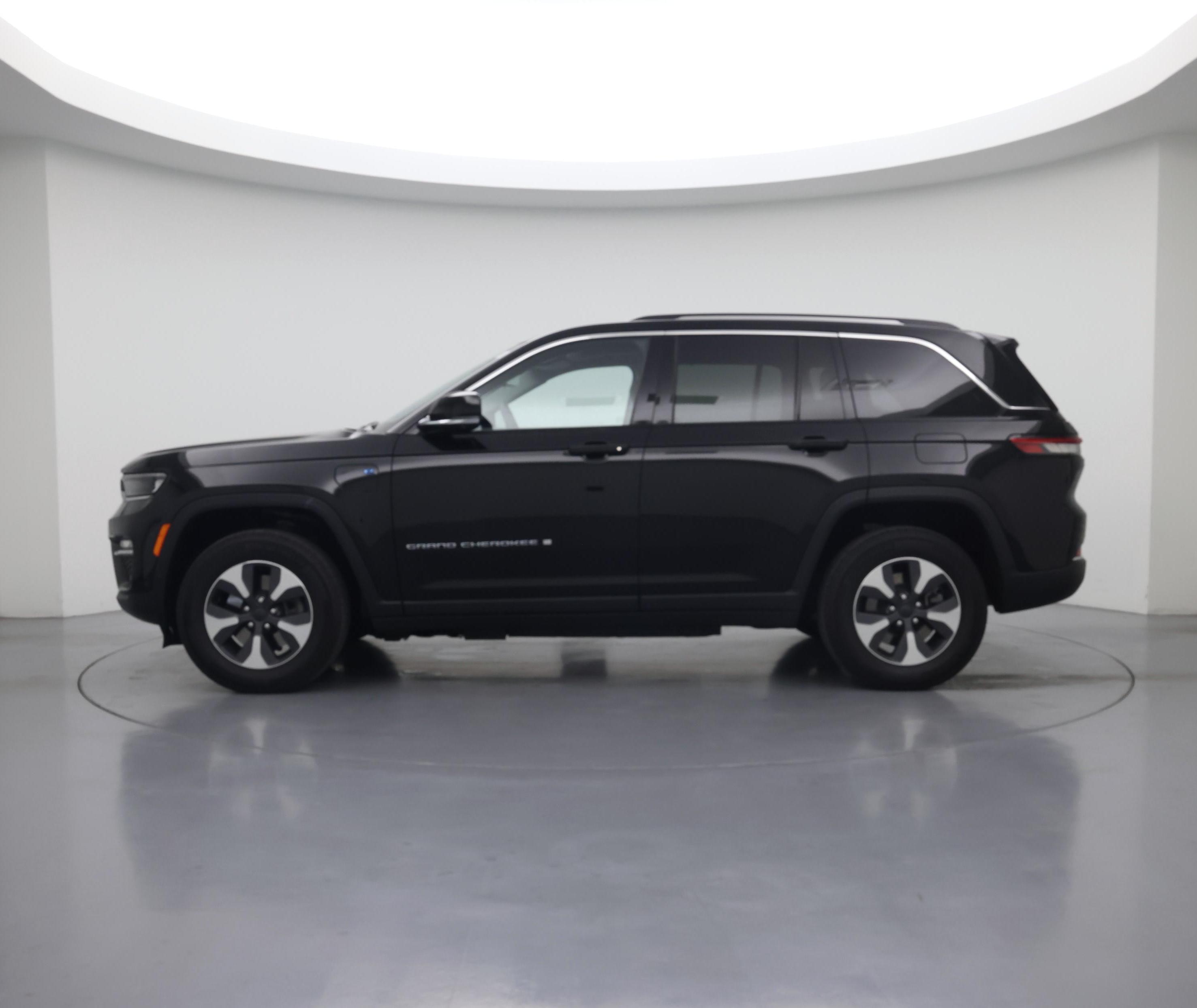 Thumbnail: 2022 Jeep Grand Cherokee - 3