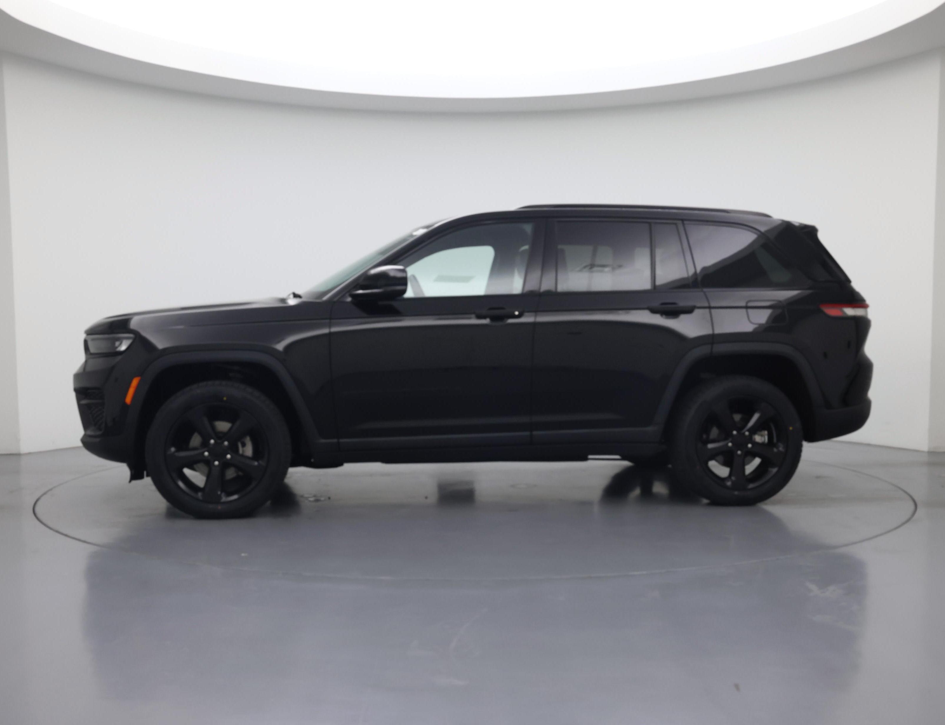 Thumbnail: 2023 Jeep Grand Cherokee - 3