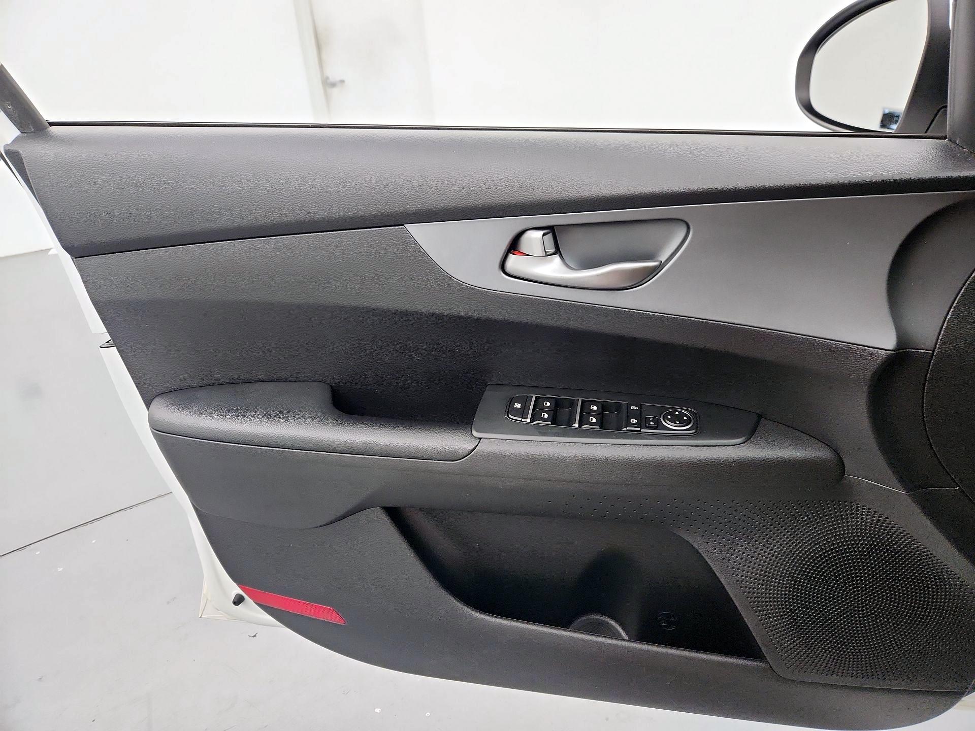 Thumbnail: 2021 Kia Forte - 12