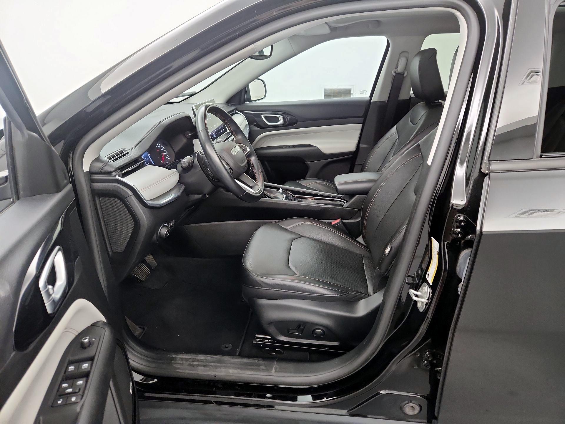Thumbnail: 2022 Jeep Compass - 11