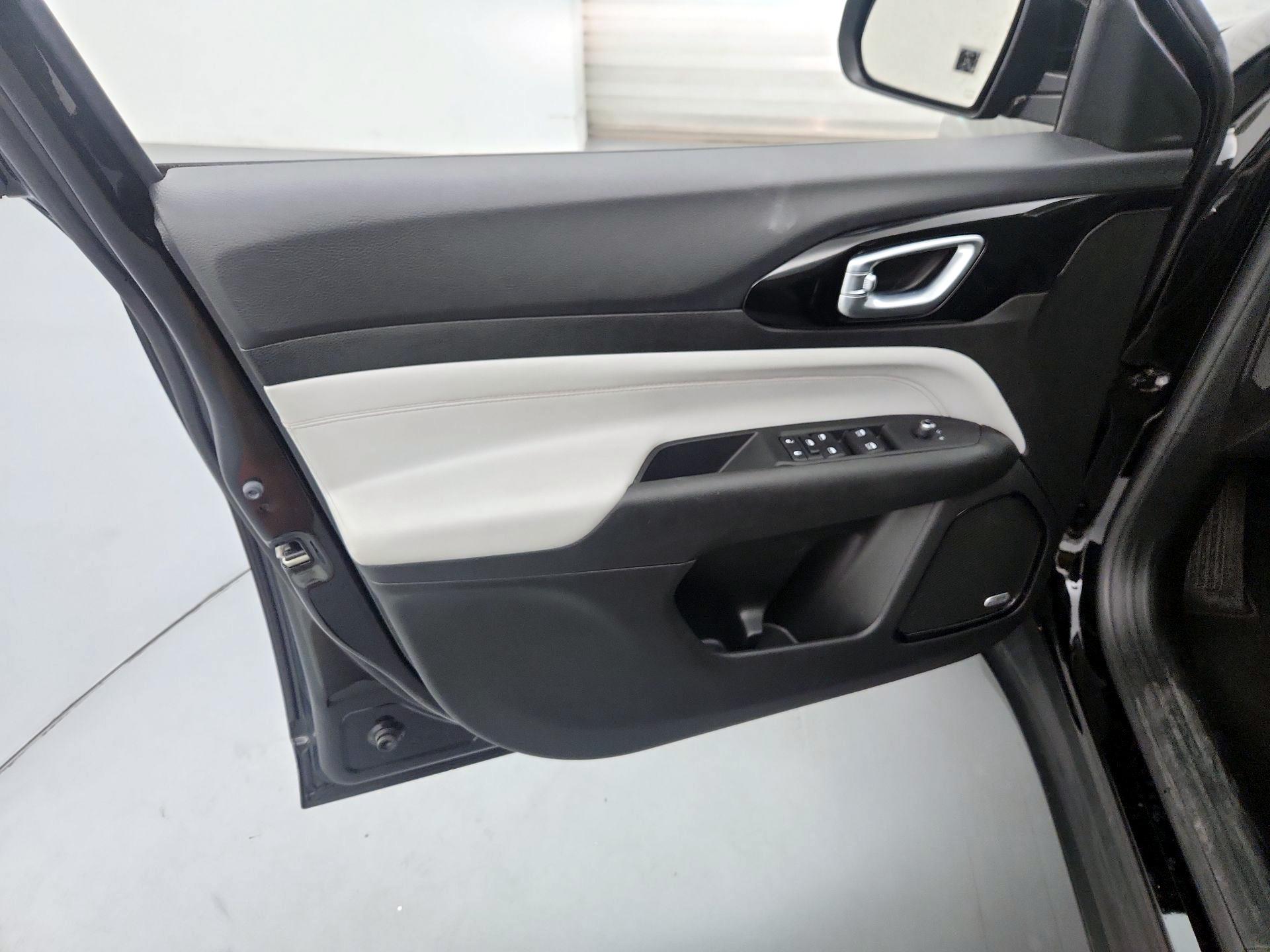 Thumbnail: 2022 Jeep Compass - 12