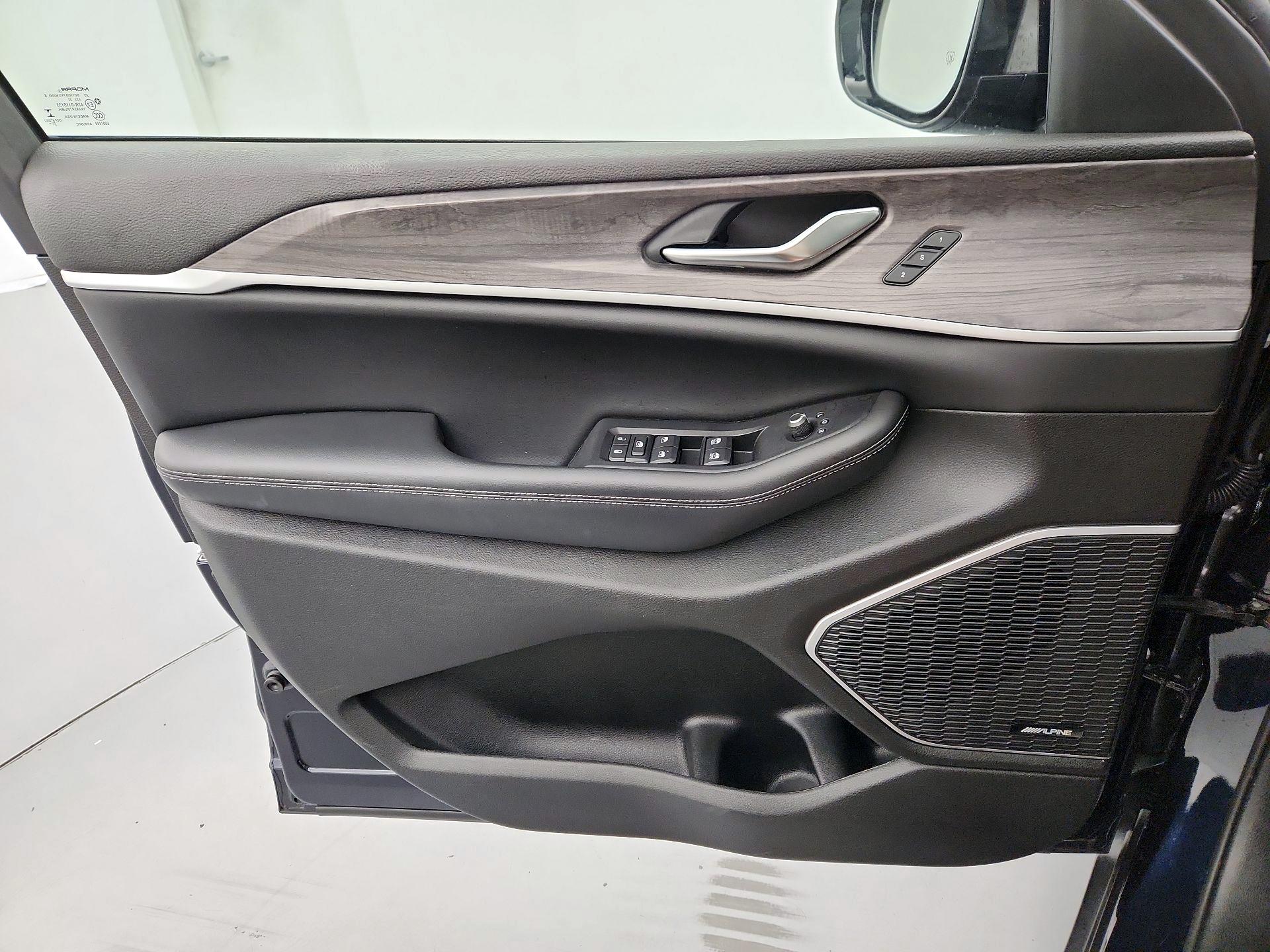 Thumbnail: 2022 Jeep Grand Cherokee - 12