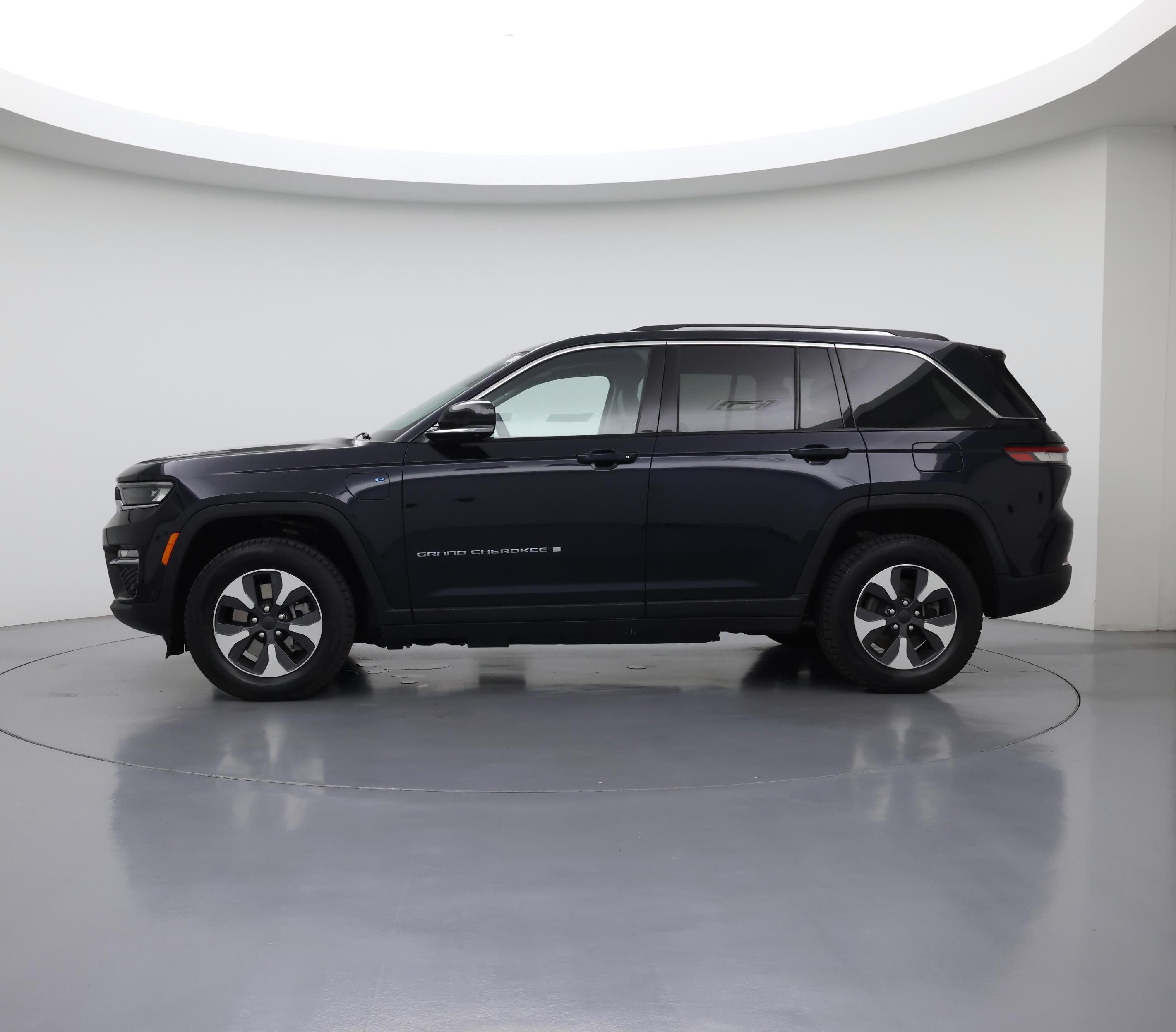 Thumbnail: 2022 Jeep Grand Cherokee - 3