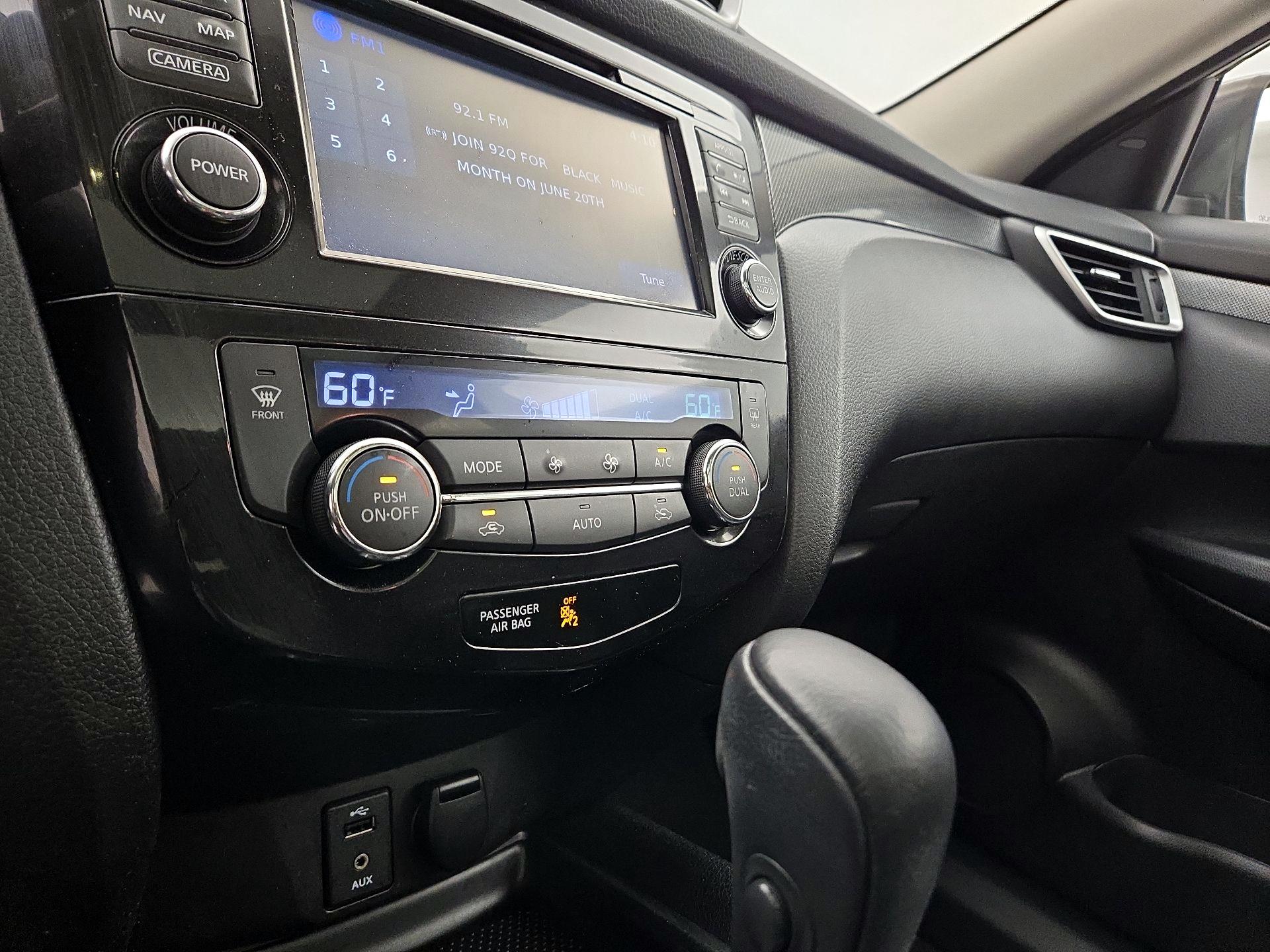 Thumbnail: 2015 Nissan Rogue - 17