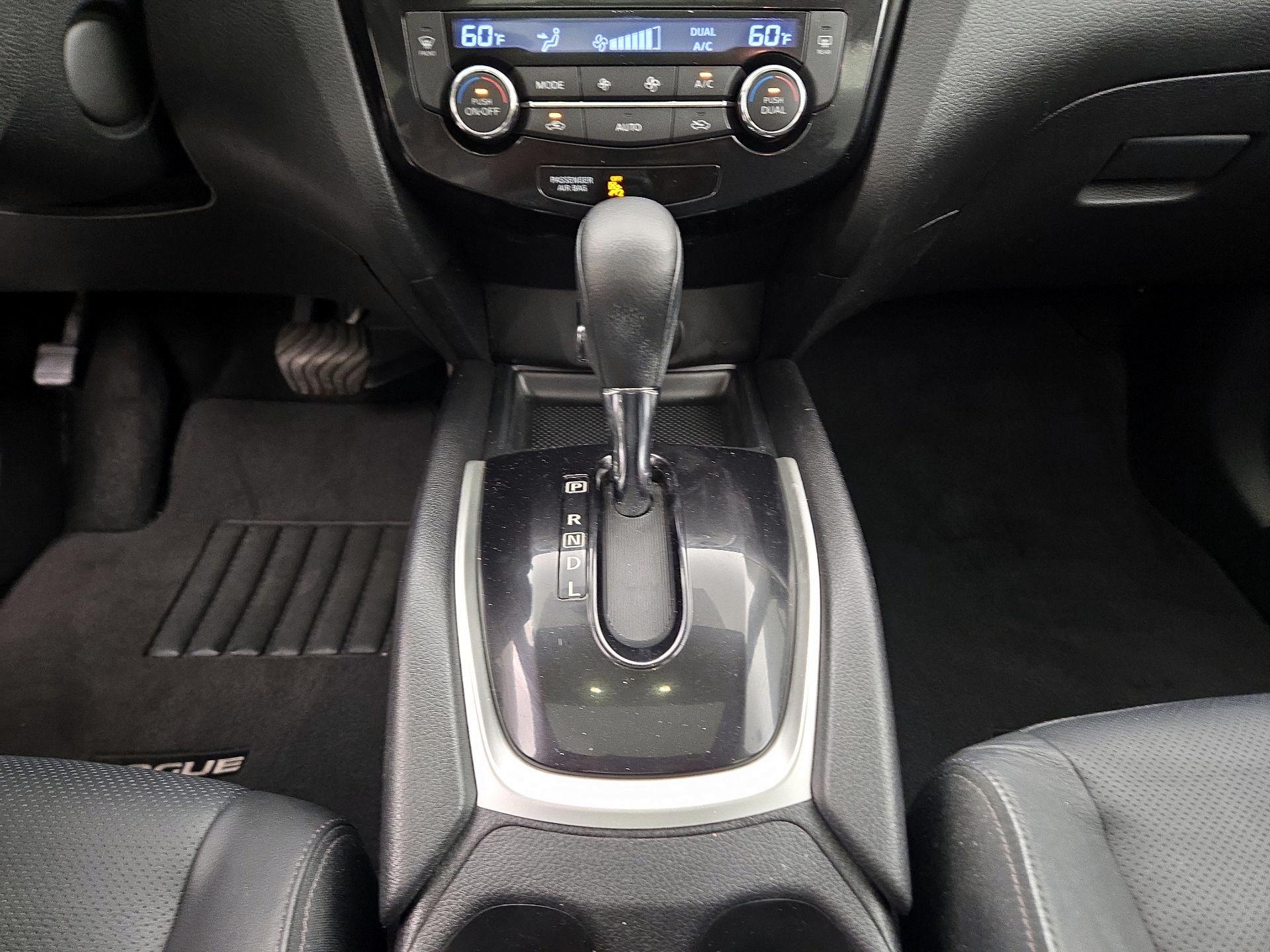 Thumbnail: 2015 Nissan Rogue - 18