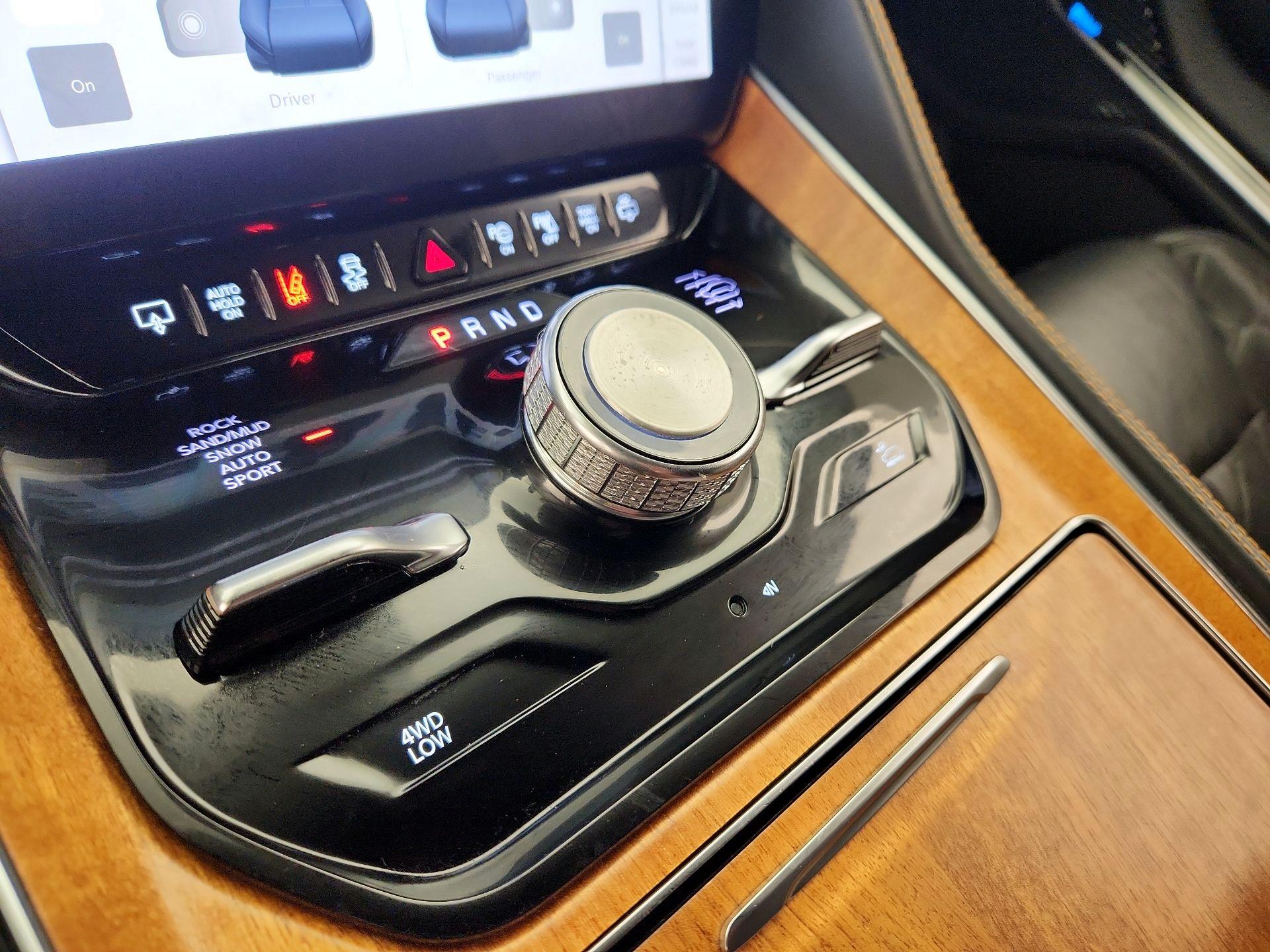 Thumbnail: 2022 Jeep Grand Wagoneer - 17
