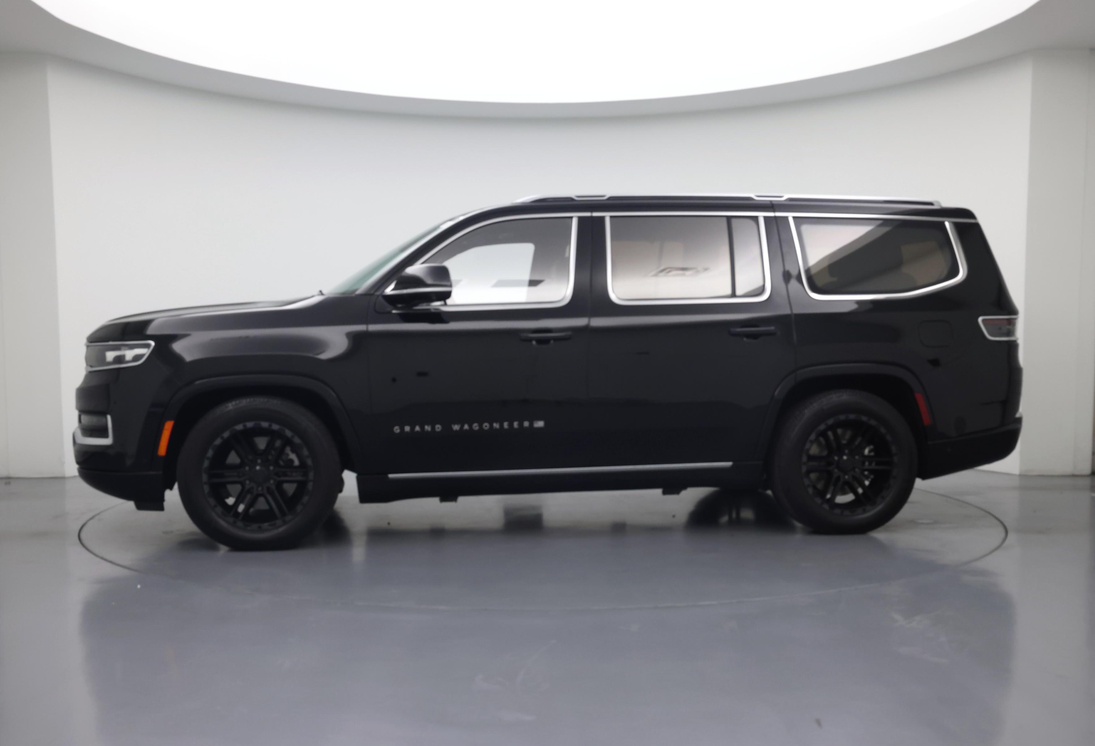 Thumbnail: 2022 Jeep Grand Wagoneer - 3