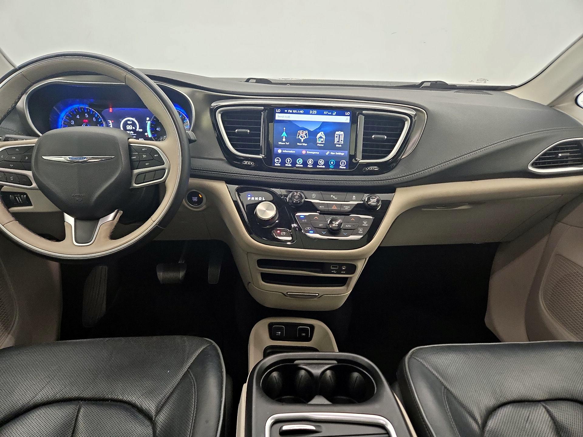 Thumbnail: 2018 Chrysler Pacifica - 9