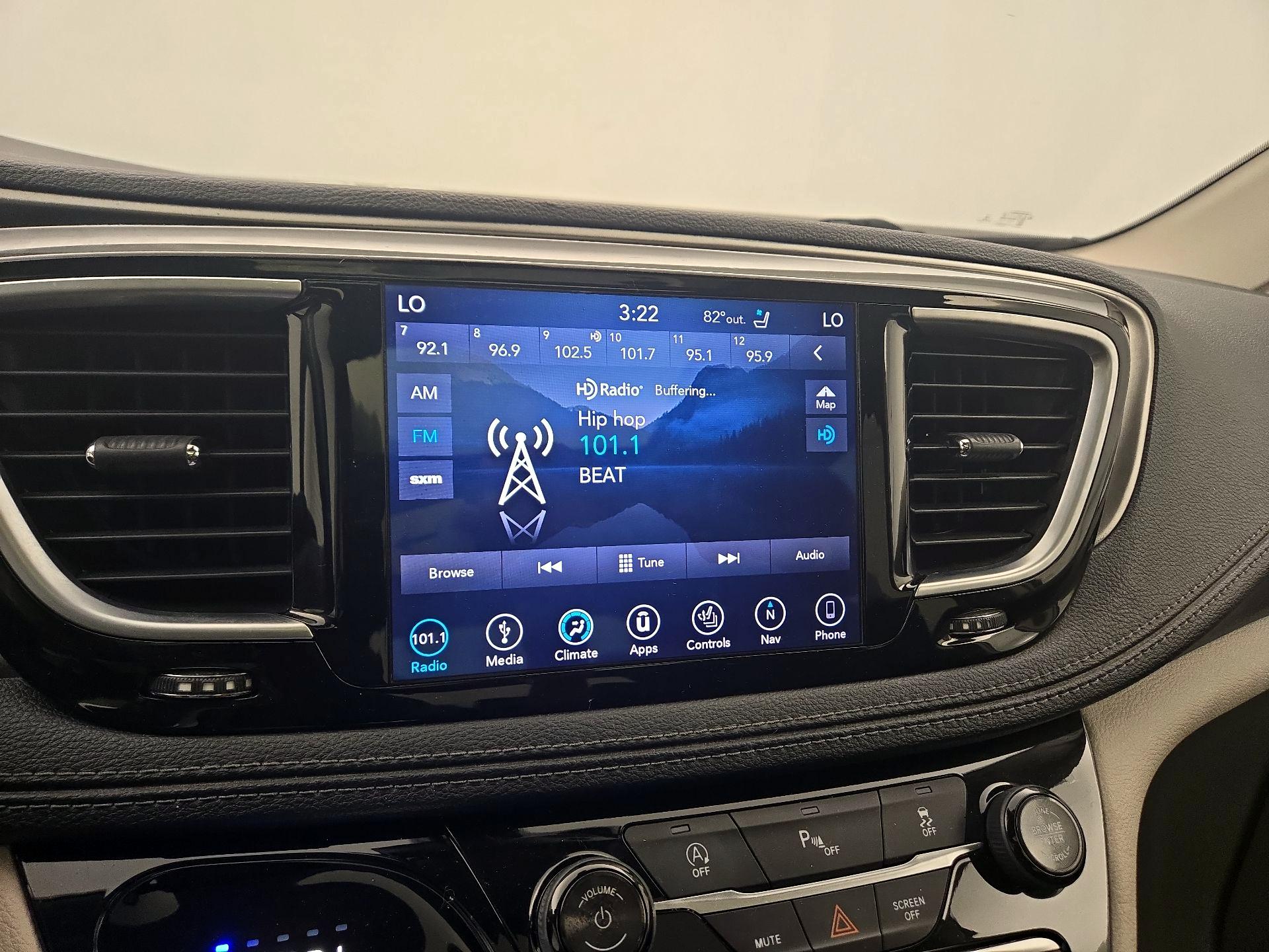Thumbnail: 2018 Chrysler Pacifica - 16