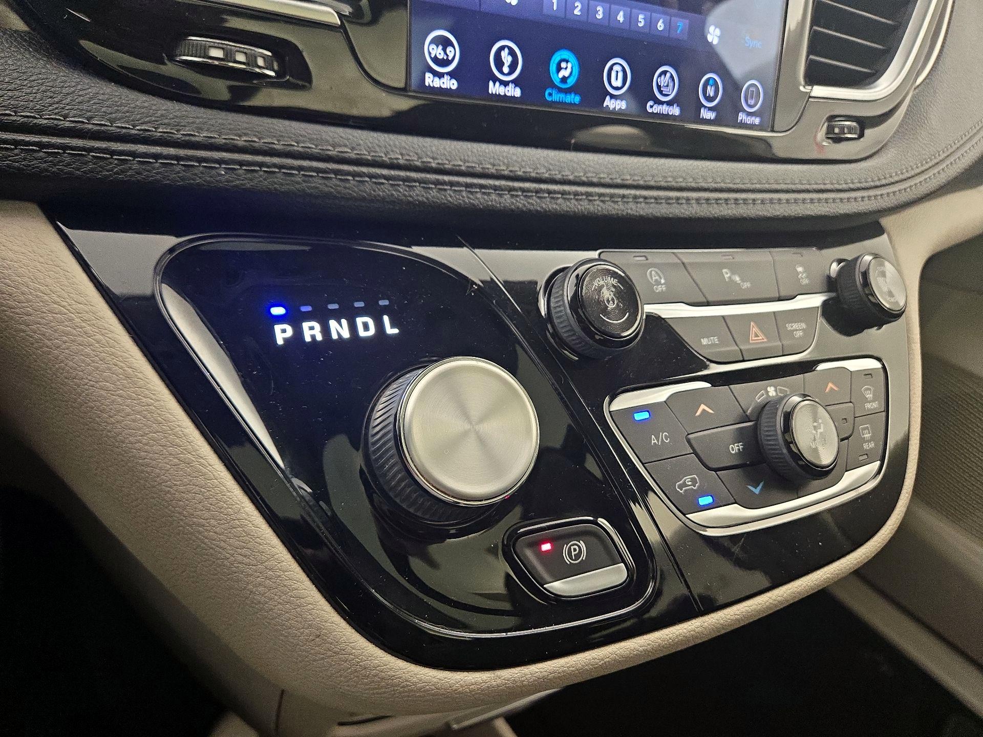 Thumbnail: 2018 Chrysler Pacifica - 18
