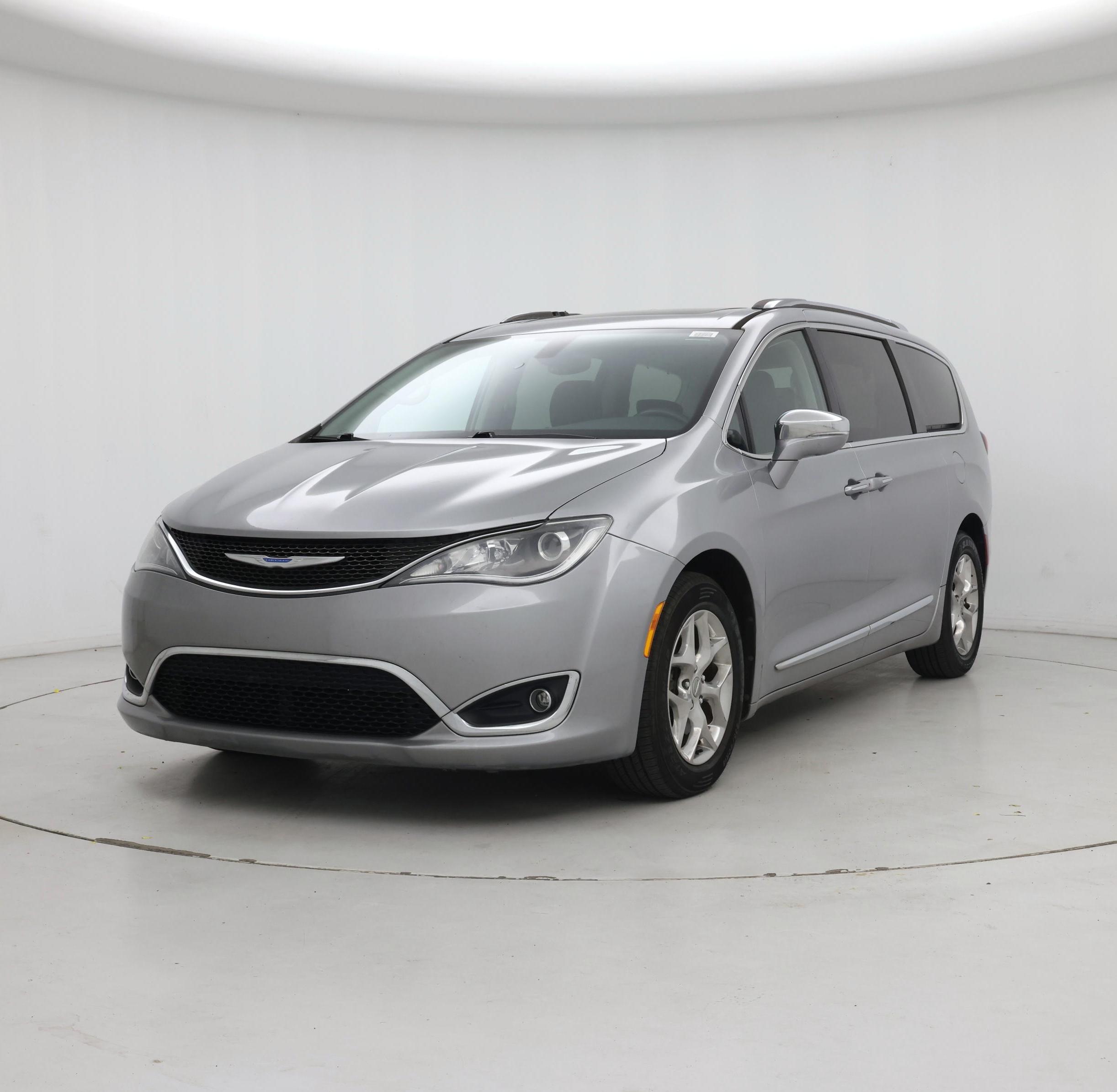 Thumbnail: 2018 Chrysler Pacifica - 4