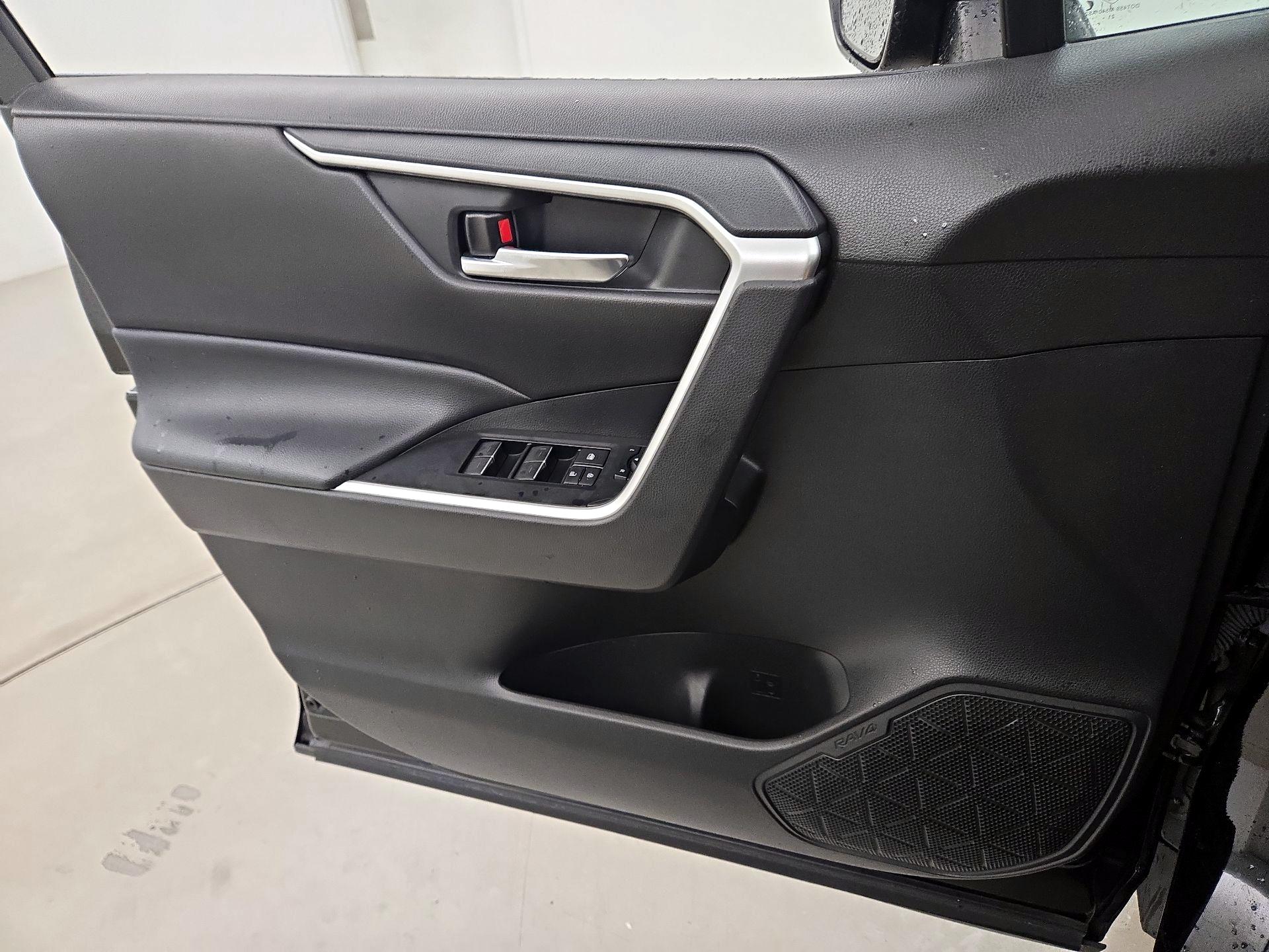 Thumbnail: 2022 Toyota RAV4 - 12