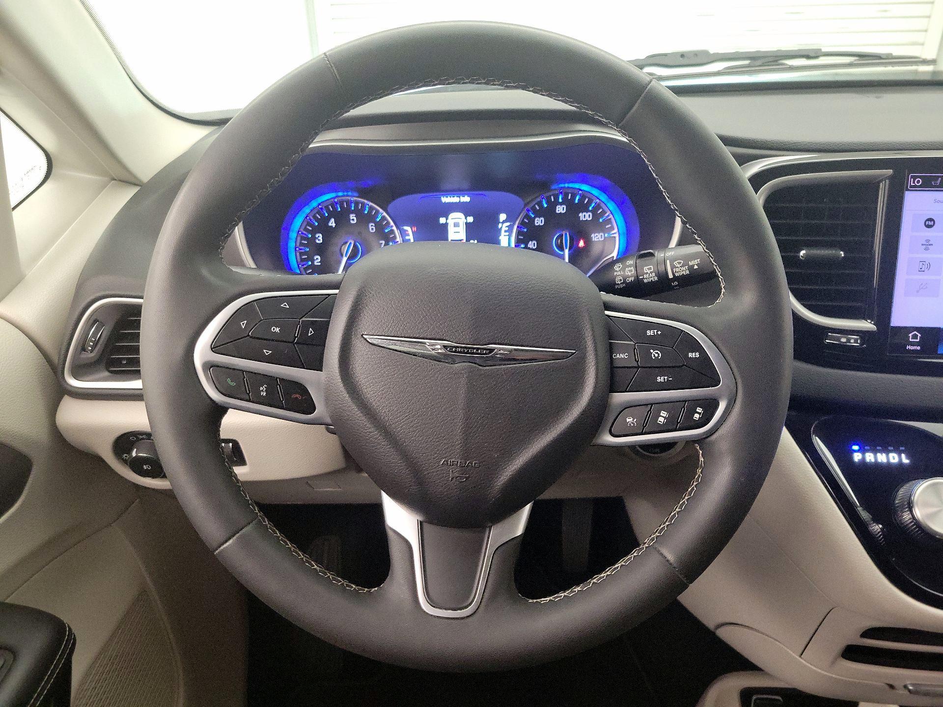 Thumbnail: 2023 Chrysler Pacifica - 10