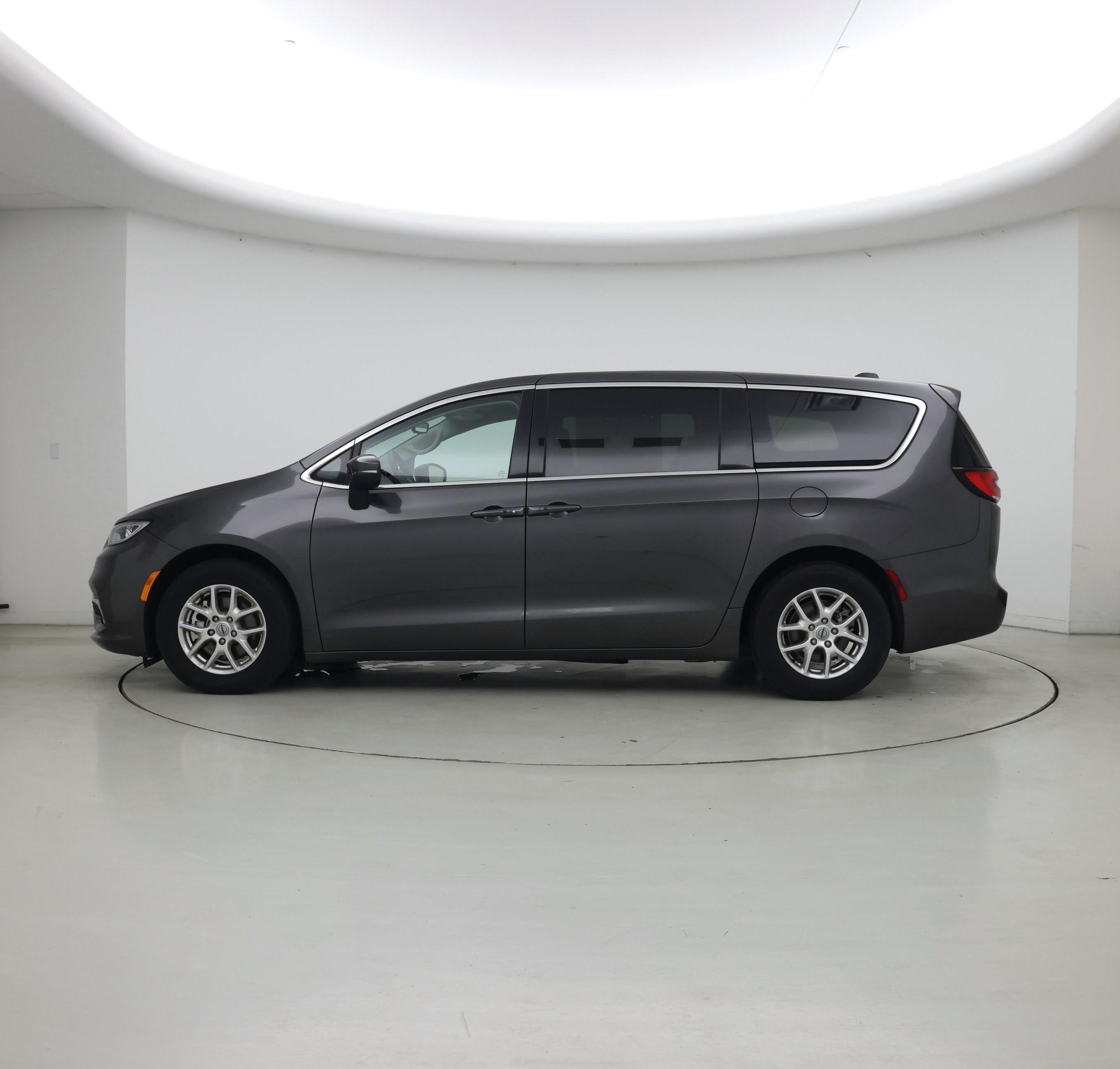 Thumbnail: 2023 Chrysler Pacifica - 3