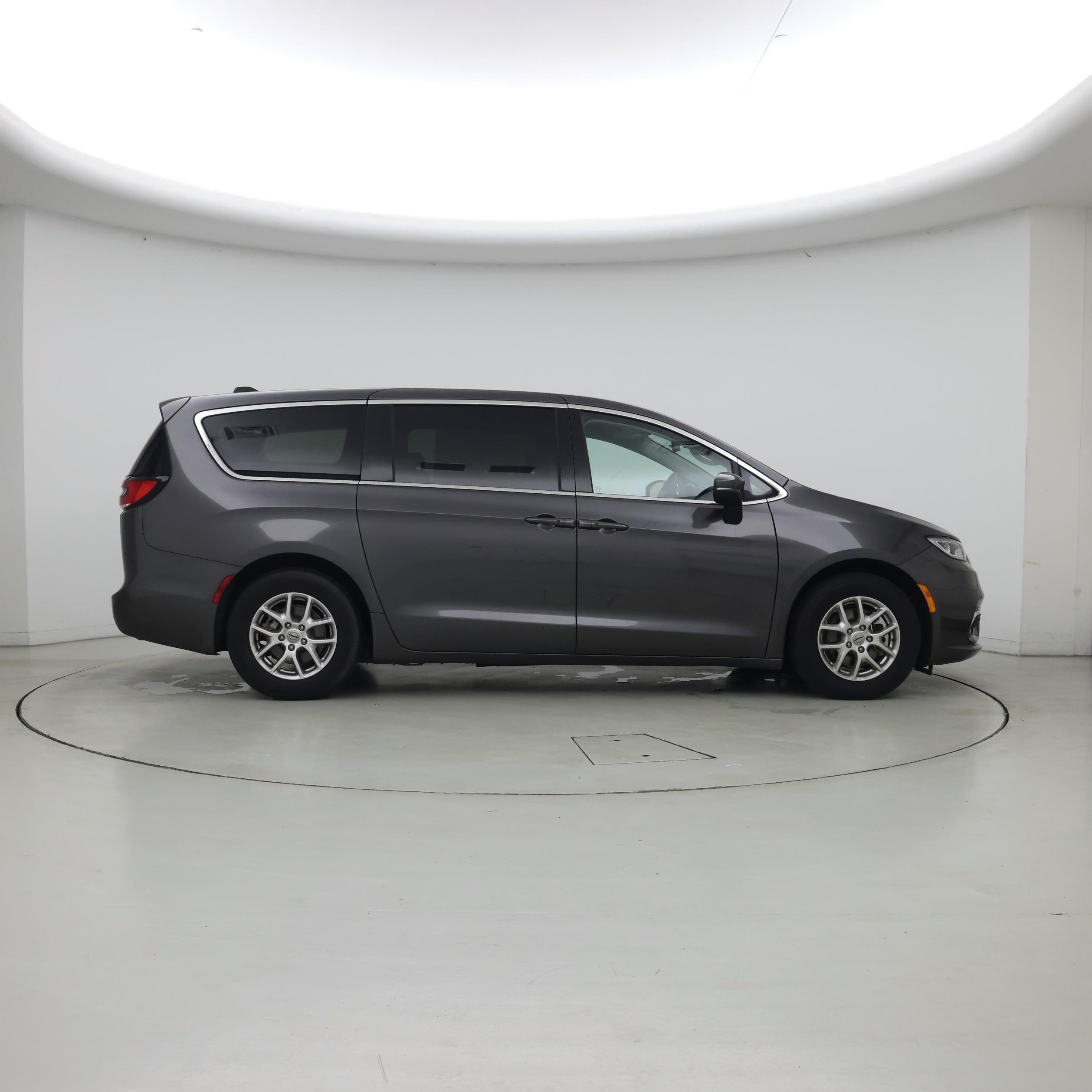Thumbnail: 2023 Chrysler Pacifica - 7