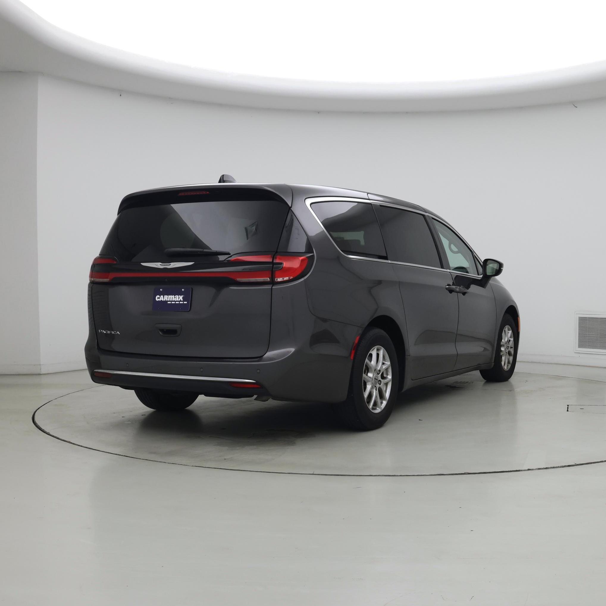 Thumbnail: 2023 Chrysler Pacifica - 8