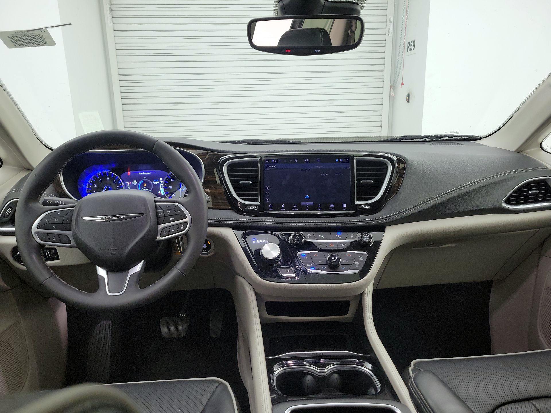 Thumbnail: 2023 Chrysler Pacifica - 9
