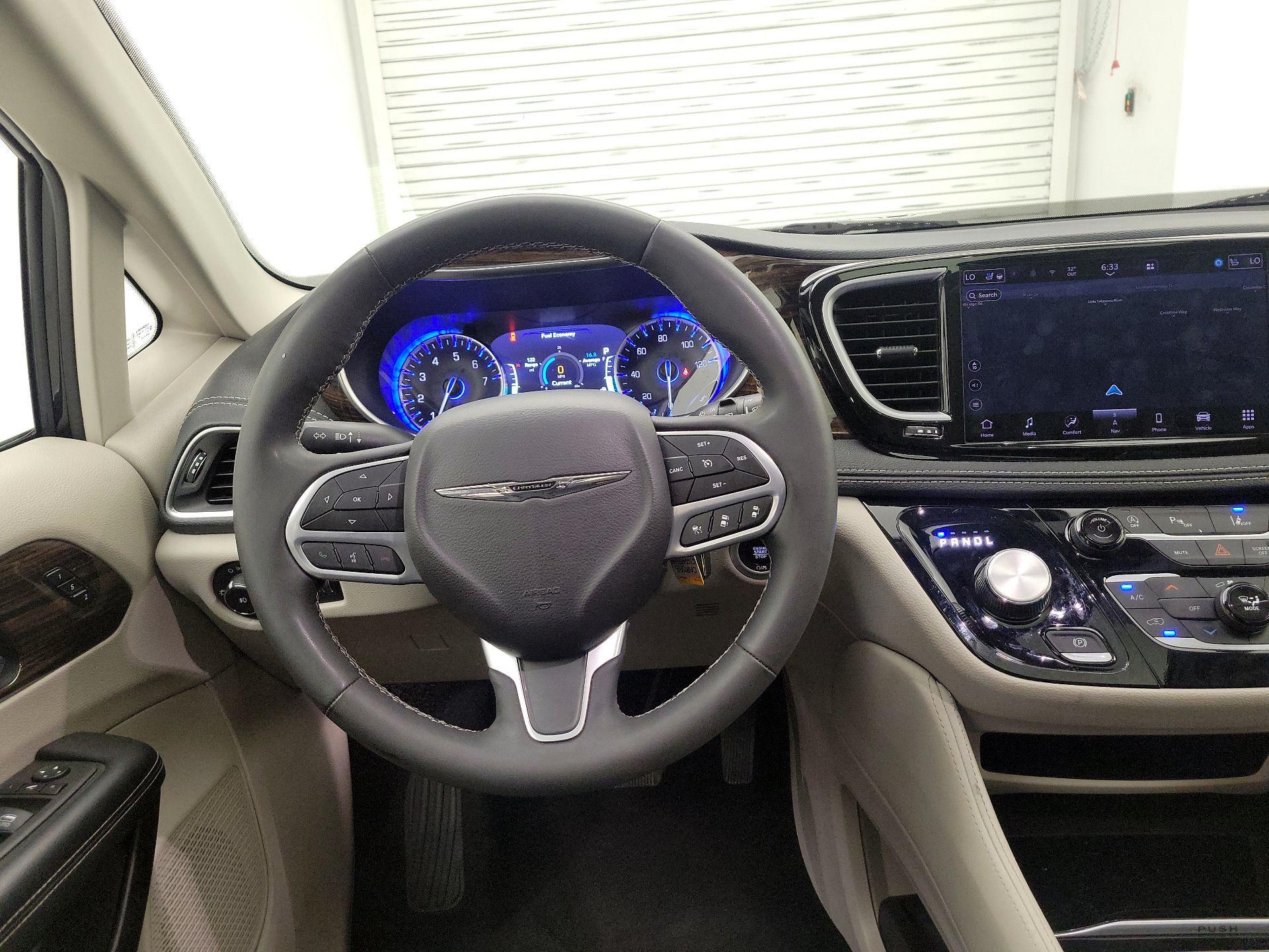 Thumbnail: 2023 Chrysler Pacifica - 10