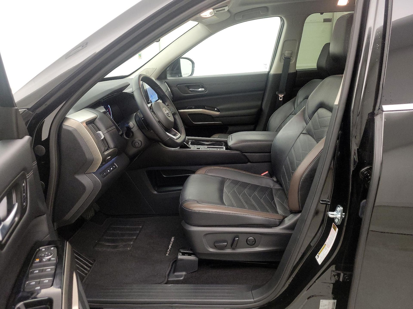 2025 Nissan Pathfinder Platinum - Photo 12