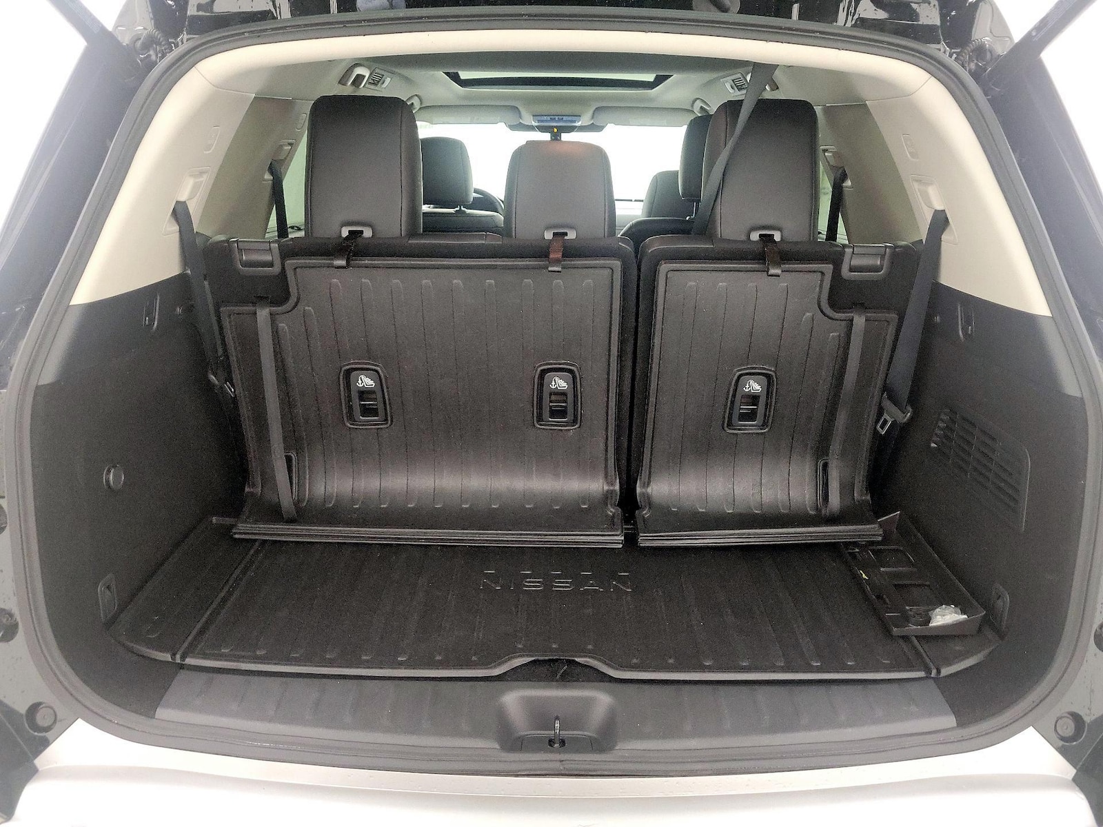 2025 Nissan Pathfinder Platinum - Photo 24