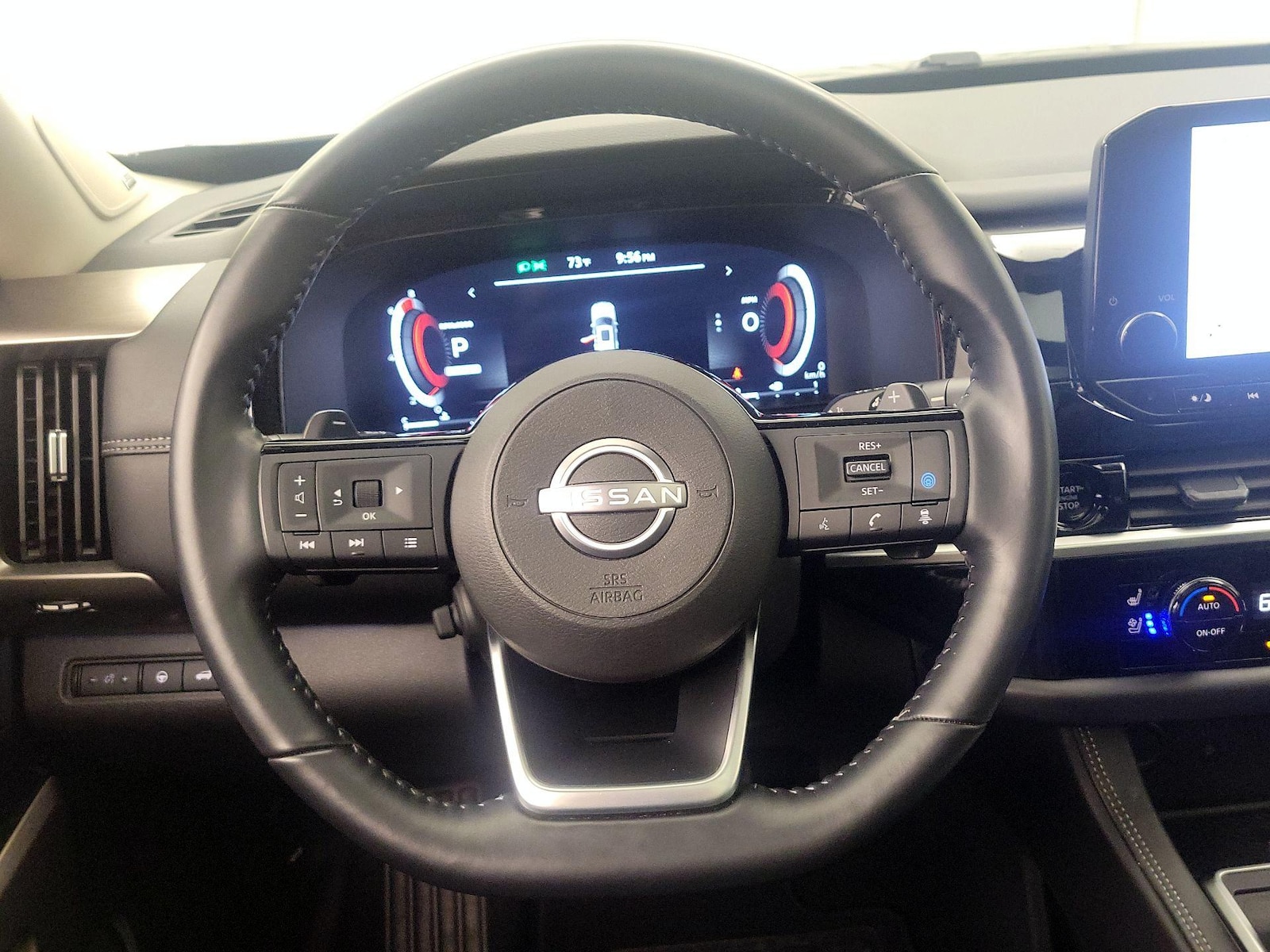 2025 Nissan Pathfinder Platinum - Photo 11