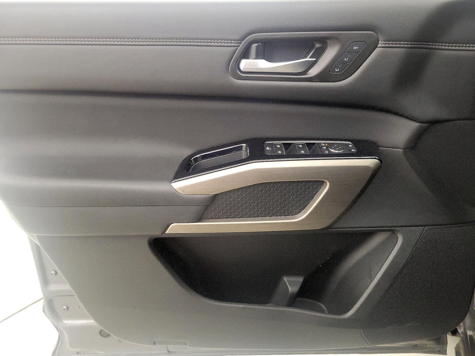 2025 Nissan Pathfinder Platinum - Photo 13