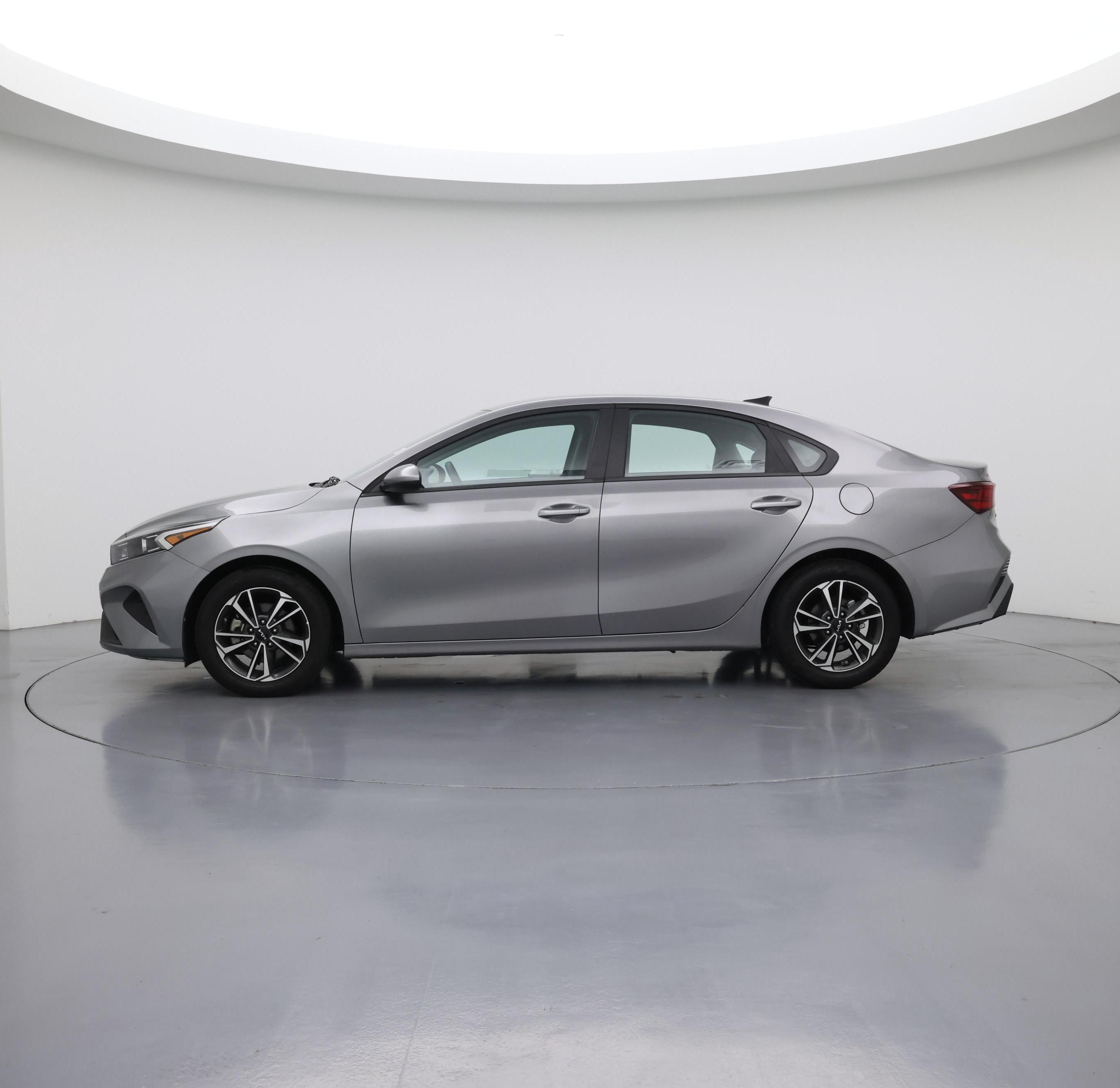 Thumbnail: 2024 Kia Forte - 3