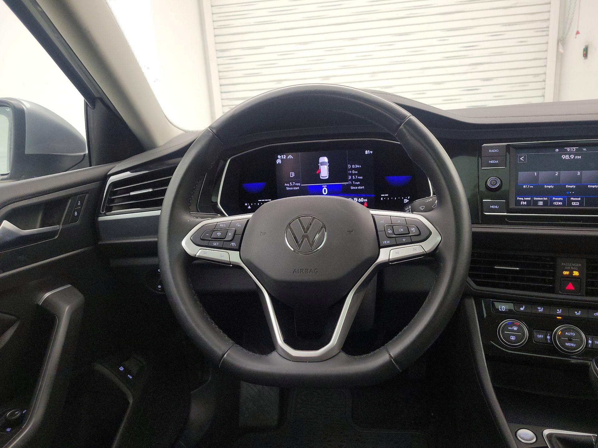 Thumbnail: 2022 Volkswagen Jetta - 10