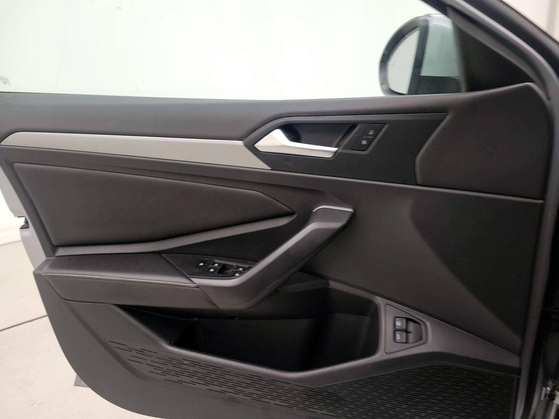 Thumbnail: 2022 Volkswagen Jetta - 12