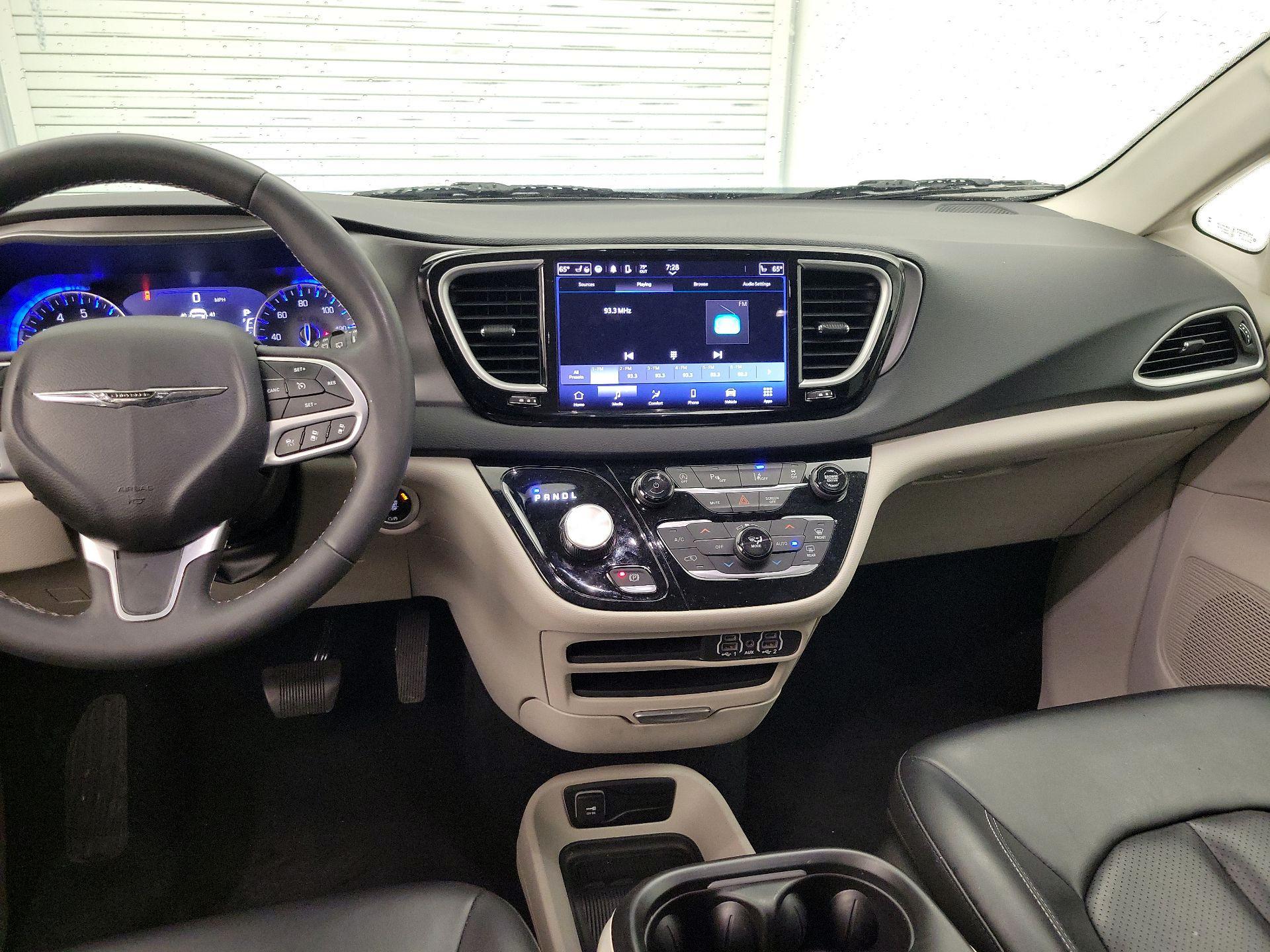 Thumbnail: 2023 Chrysler Pacifica - 9