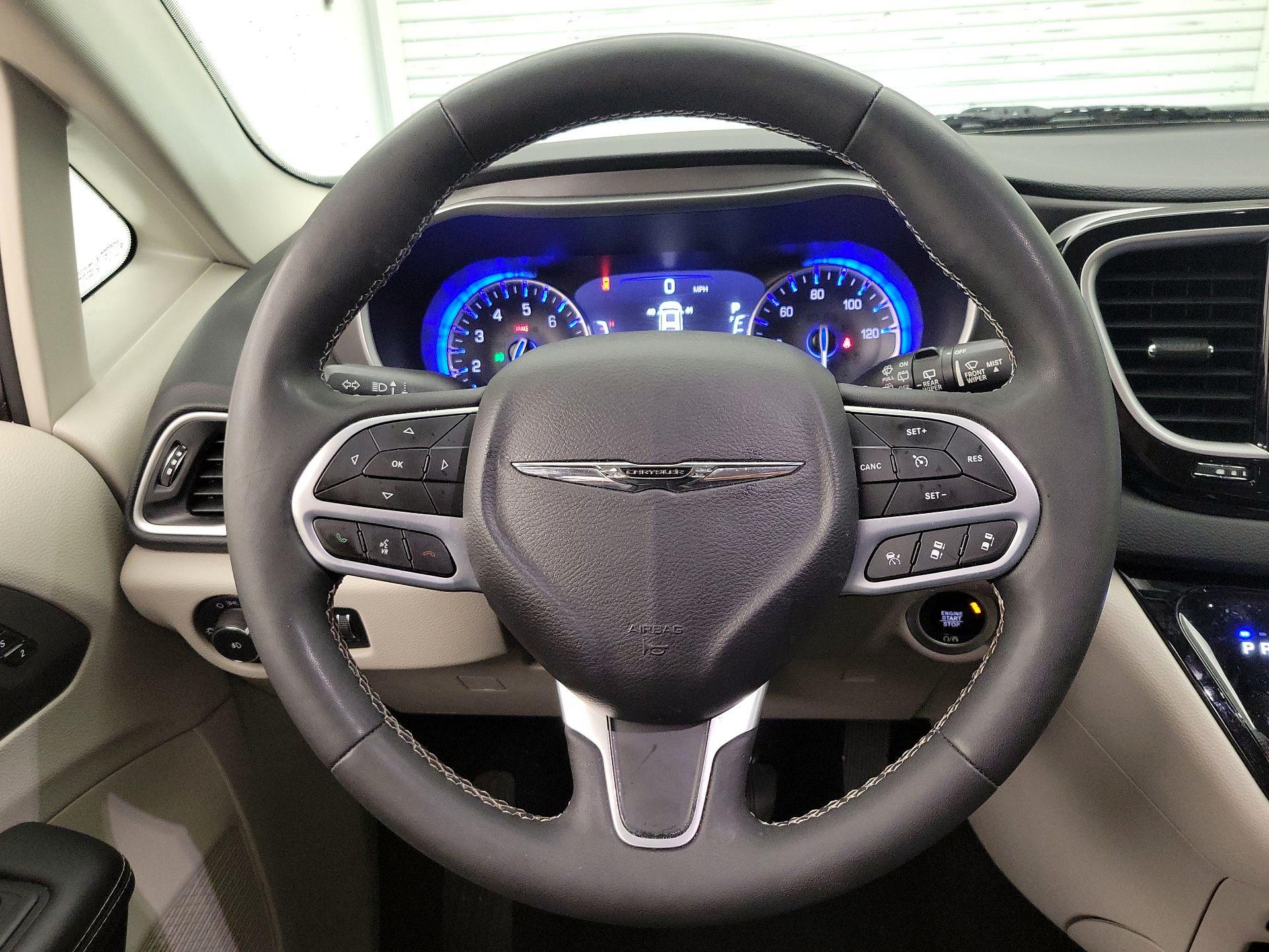 Thumbnail: 2023 Chrysler Pacifica - 10